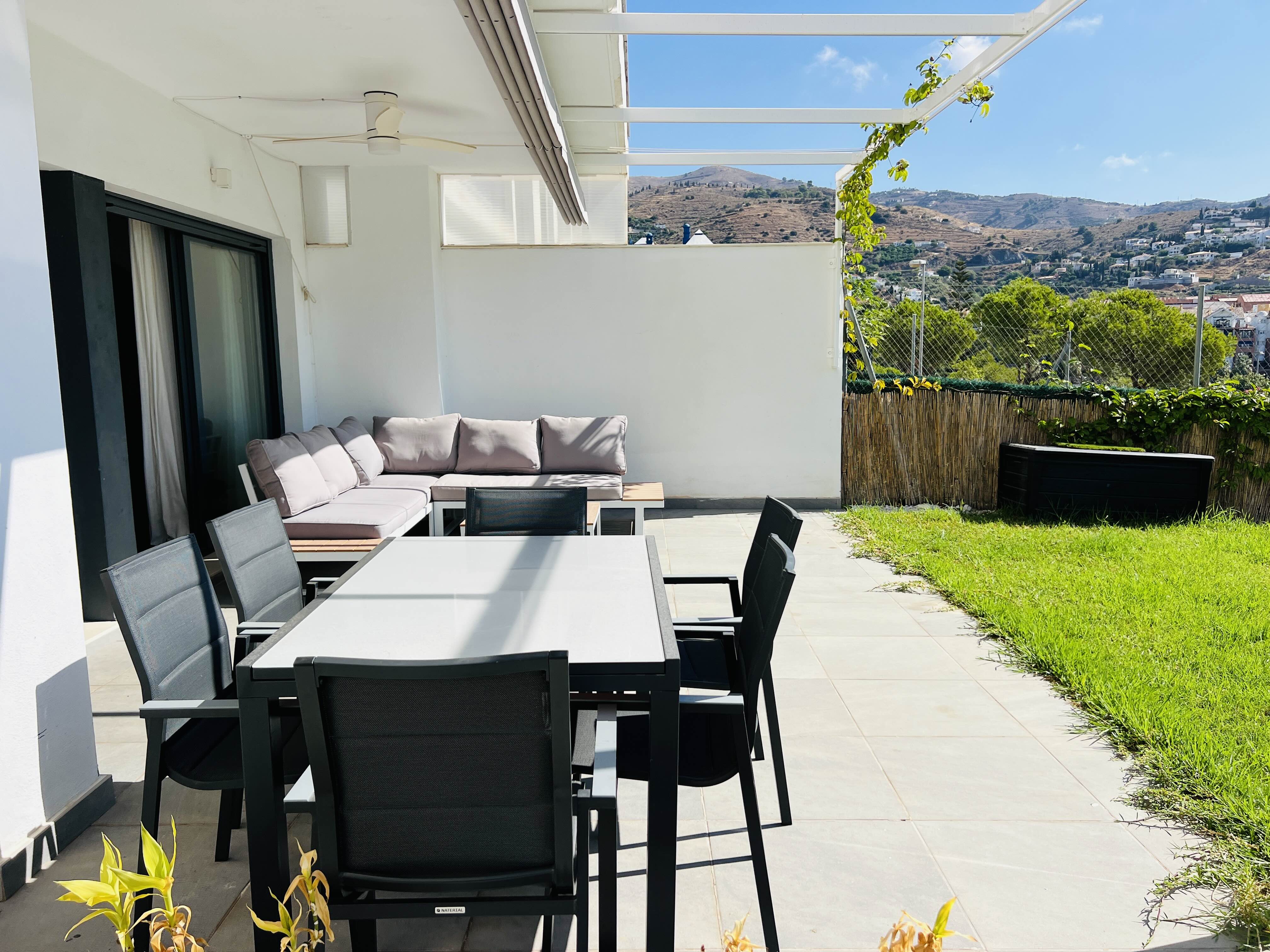 ESPECTACULAR APARTAMENTO CON JARDÍN Y VISTAS AL MAR