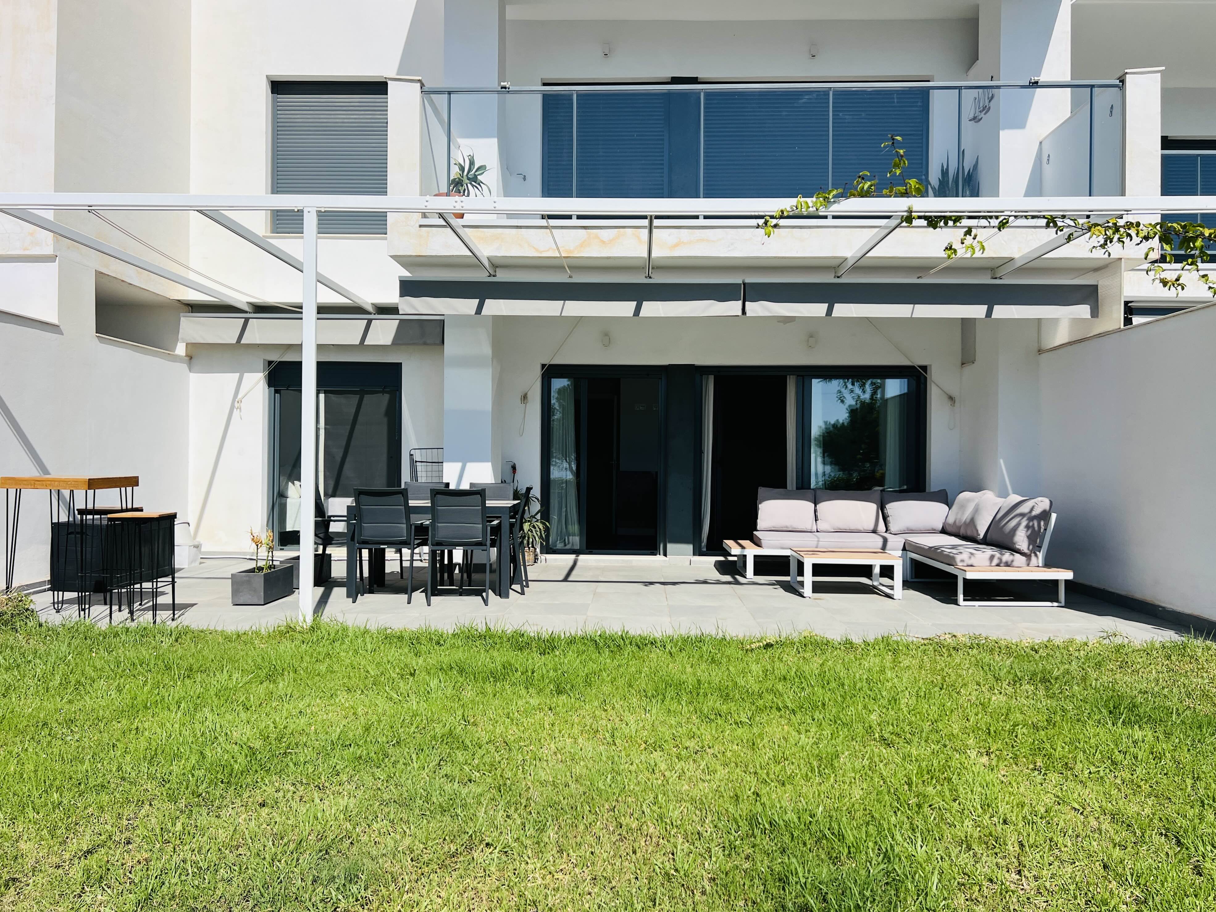ESPECTACULAR APARTAMENTO CON JARDÍN Y VISTAS AL MAR
