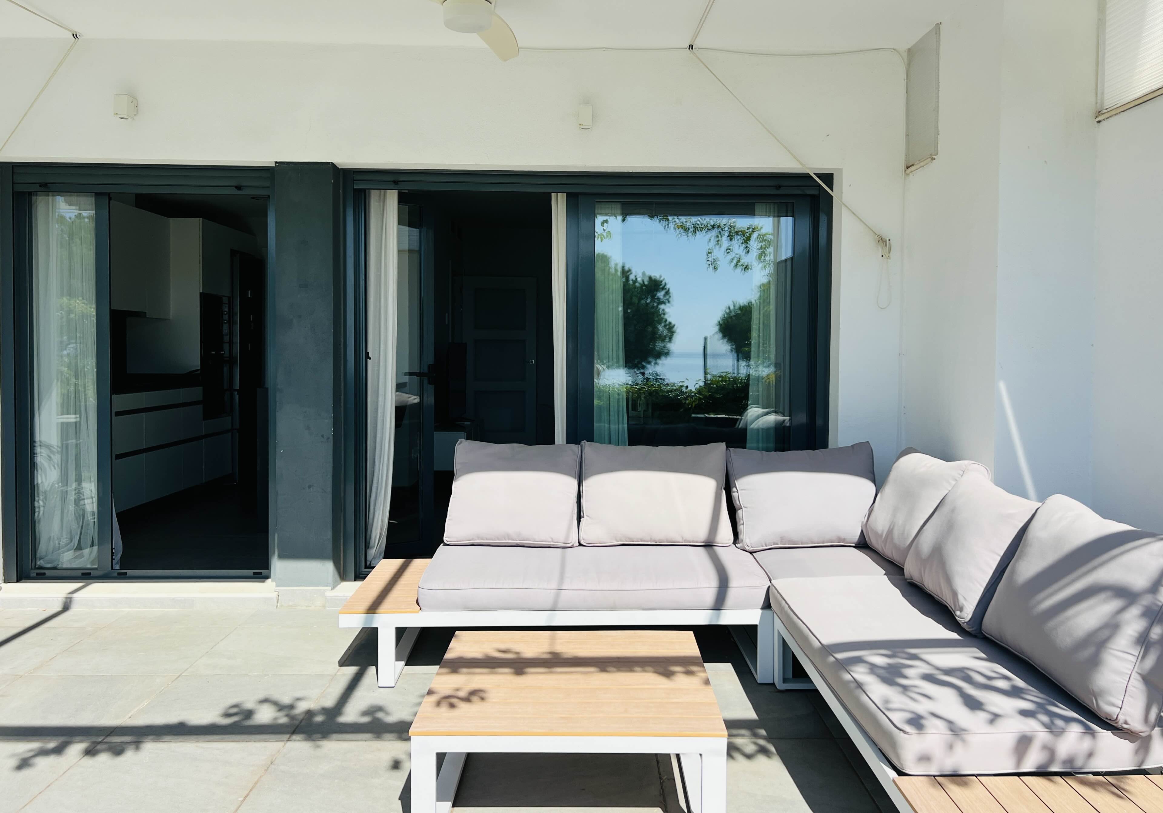 ESPECTACULAR APARTAMENTO CON JARDÍN Y VISTAS AL MAR