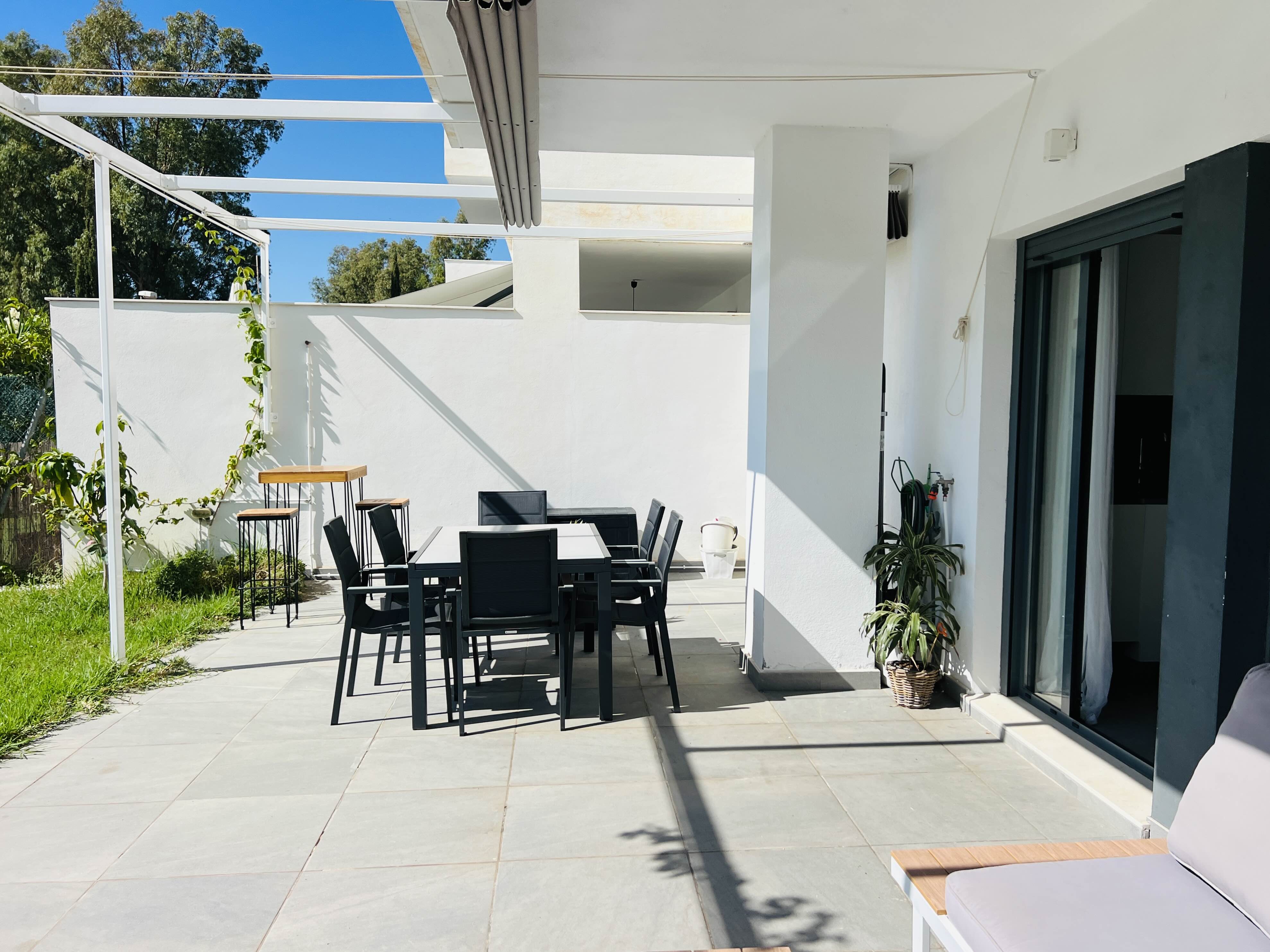 ESPECTACULAR APARTAMENTO CON JARDÍN Y VISTAS AL MAR