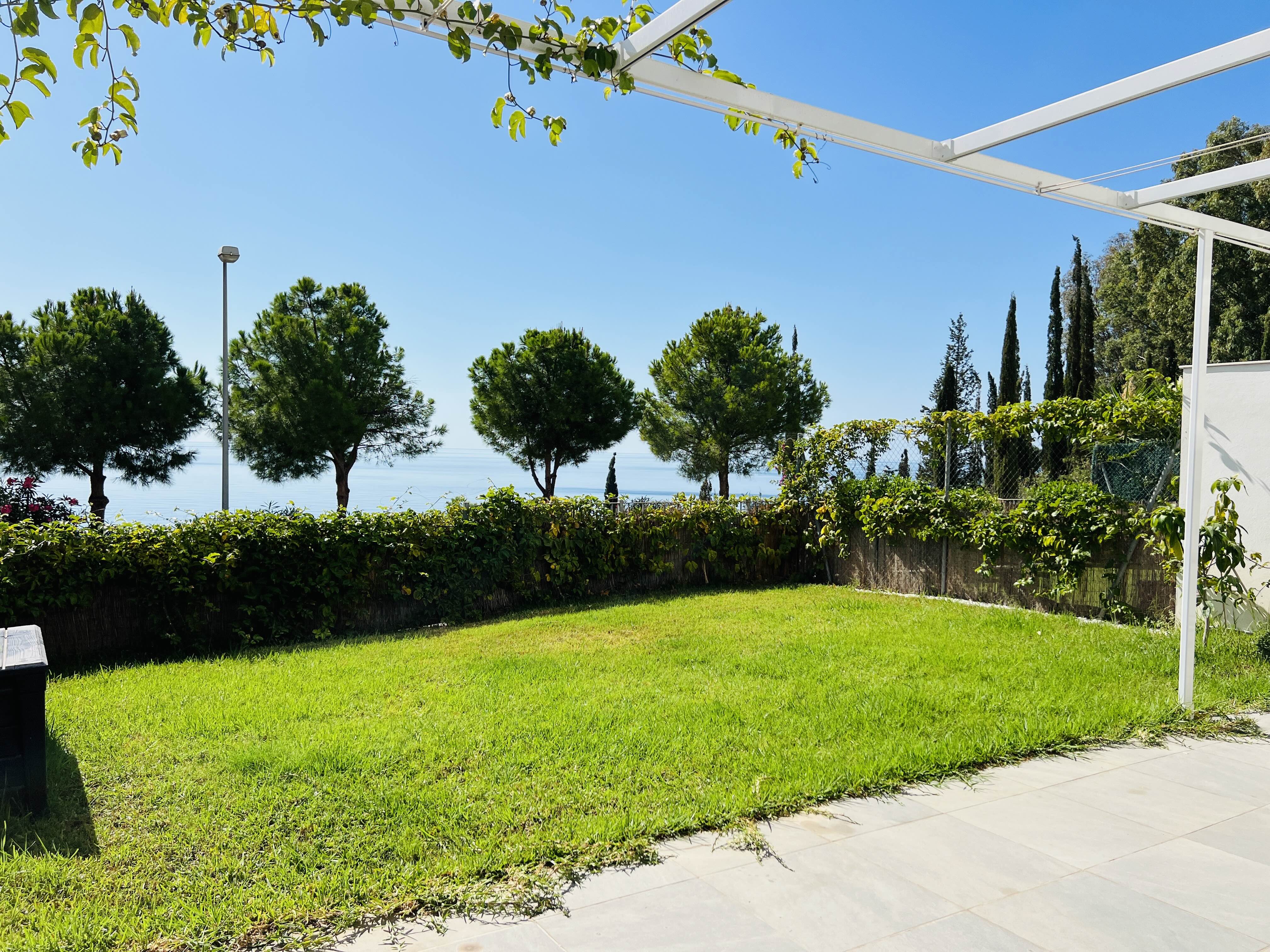 ESPECTACULAR APARTAMENTO CON JARDÍN Y VISTAS AL MAR