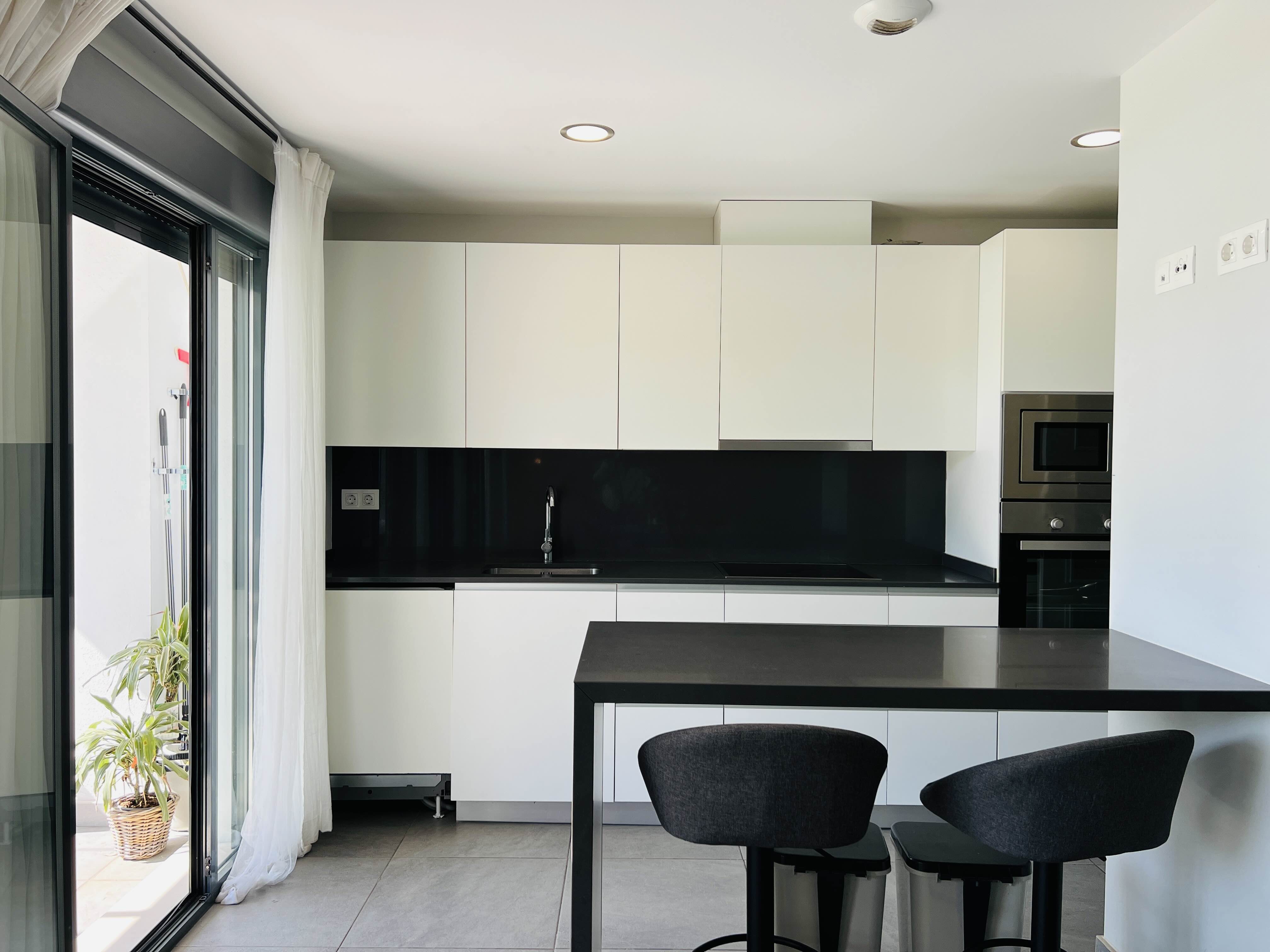 ESPECTACULAR APARTAMENTO CON JARDÍN Y VISTAS AL MAR