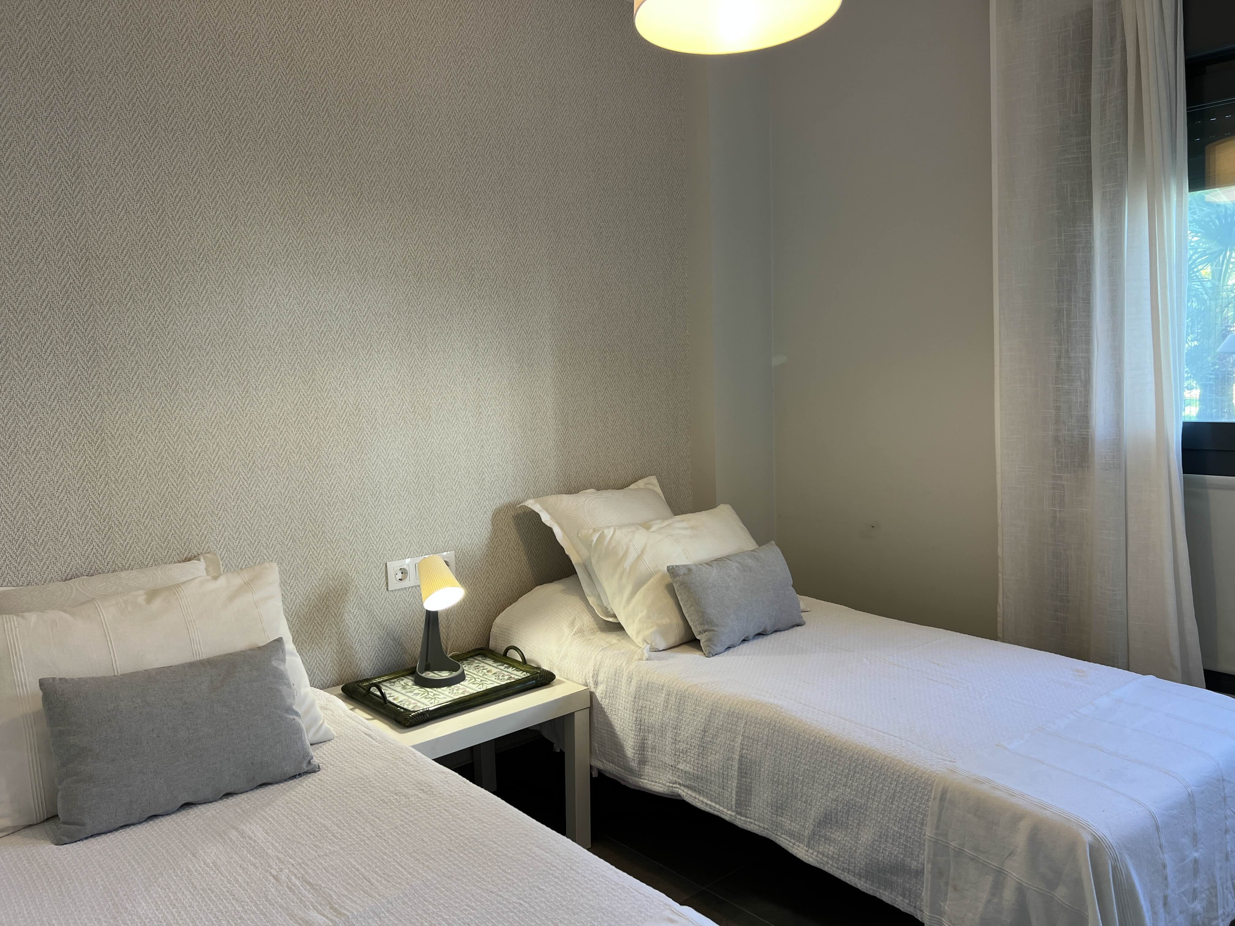 ESPECTACULAR APARTAMENTO CON JARDÍN Y VISTAS AL MAR