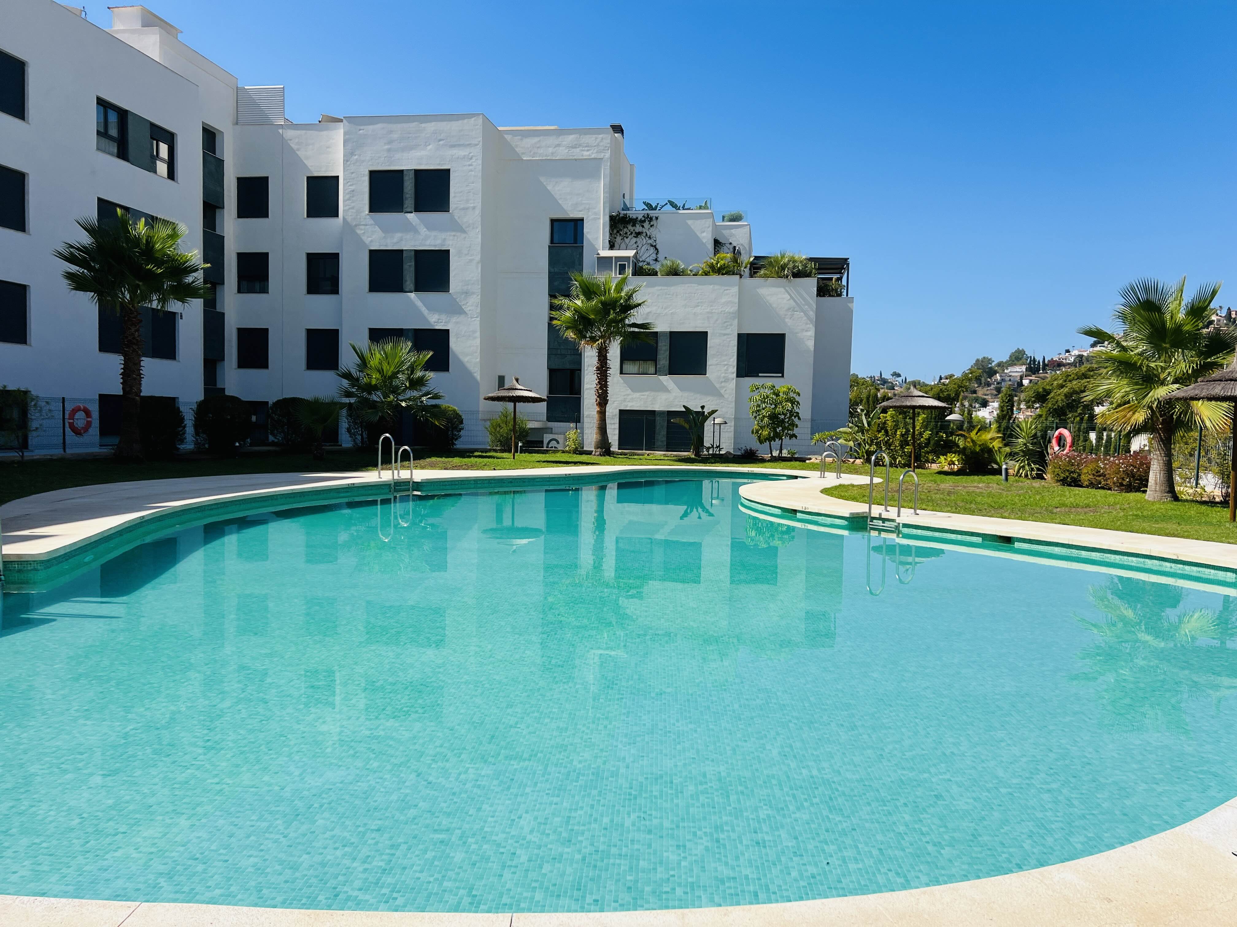 ESPECTACULAR APARTAMENTO CON JARDÍN Y VISTAS AL MAR
