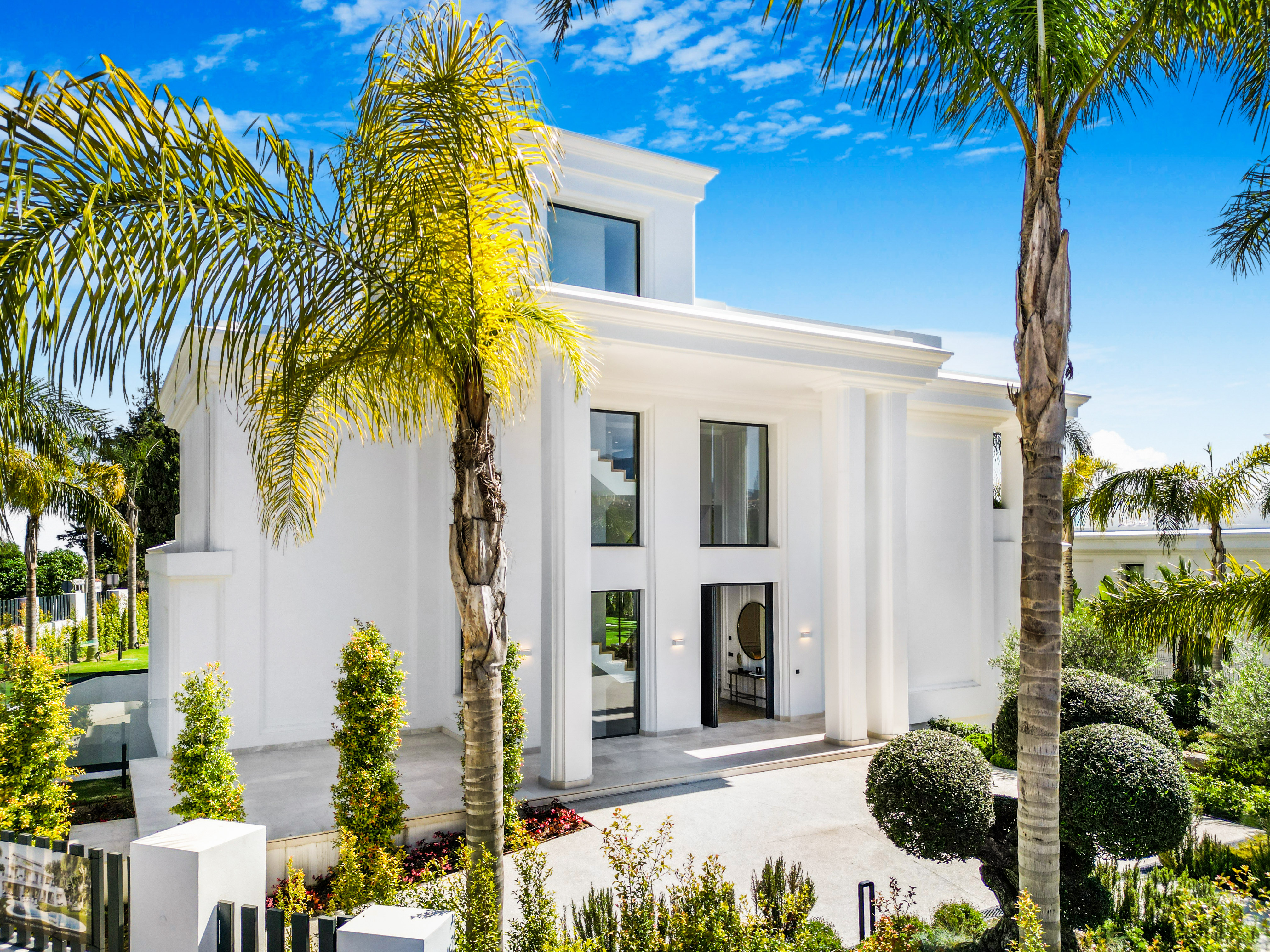 VILLAS LOMAS DE MARBELLA CLUB · GOLDEN MILE