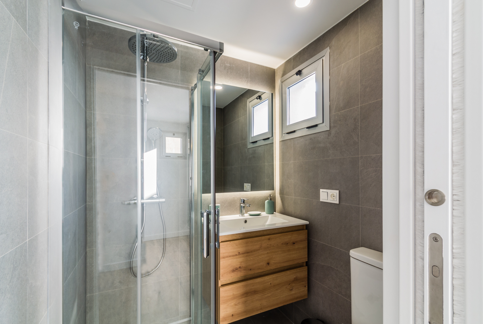 OBRA NUEVA EN LA COSTA TROPICAL: UBICACI�N, VISTAS Y RENTABILIDAD