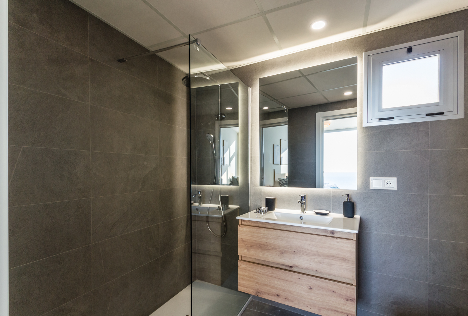 OBRA NUEVA EN LA COSTA TROPICAL: UBICACI�N, VISTAS Y RENTABILIDAD