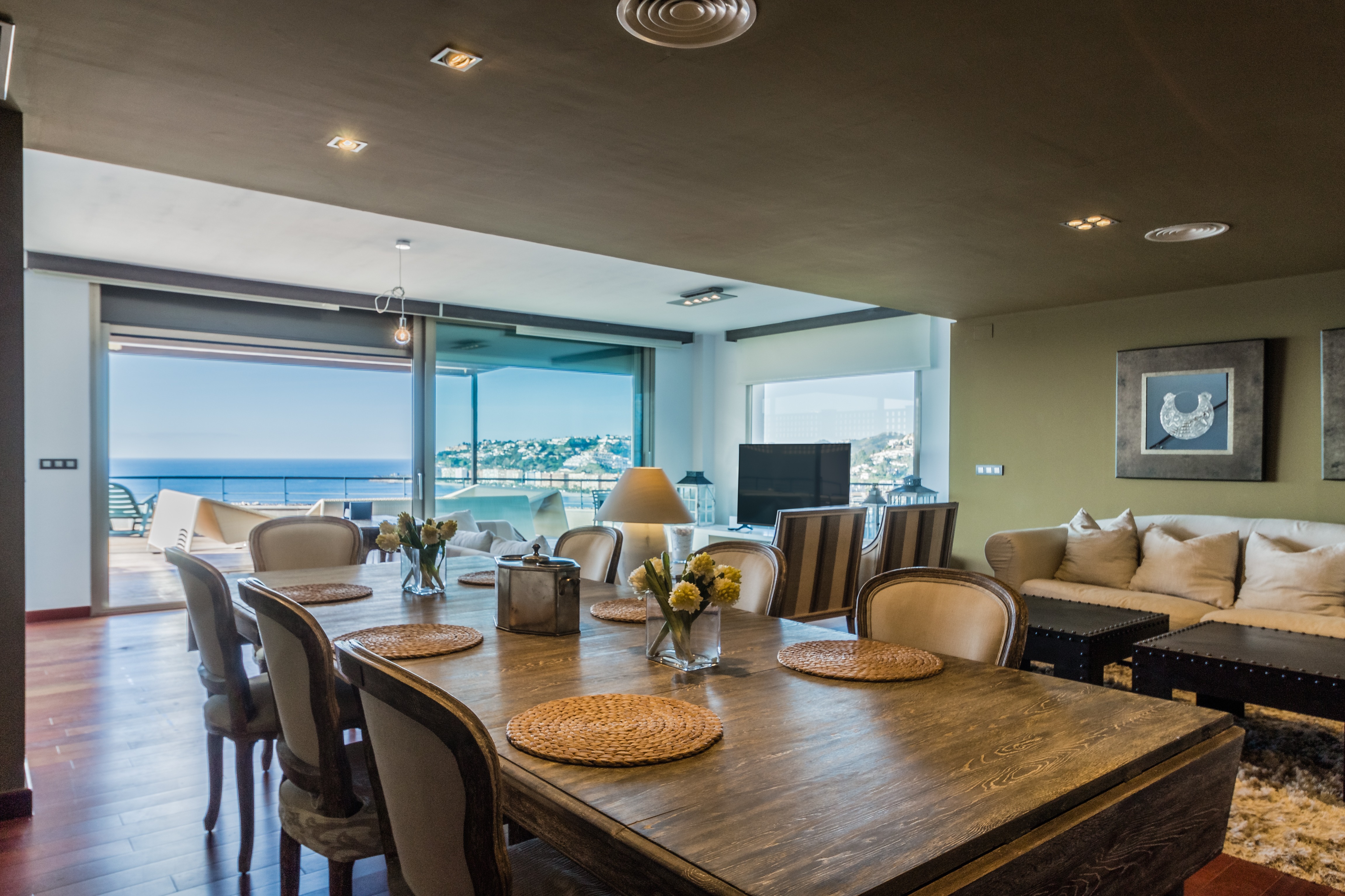 CASA CON PISCINA  Y VISTAS AL MAR EN PLAYA DE CABRIA