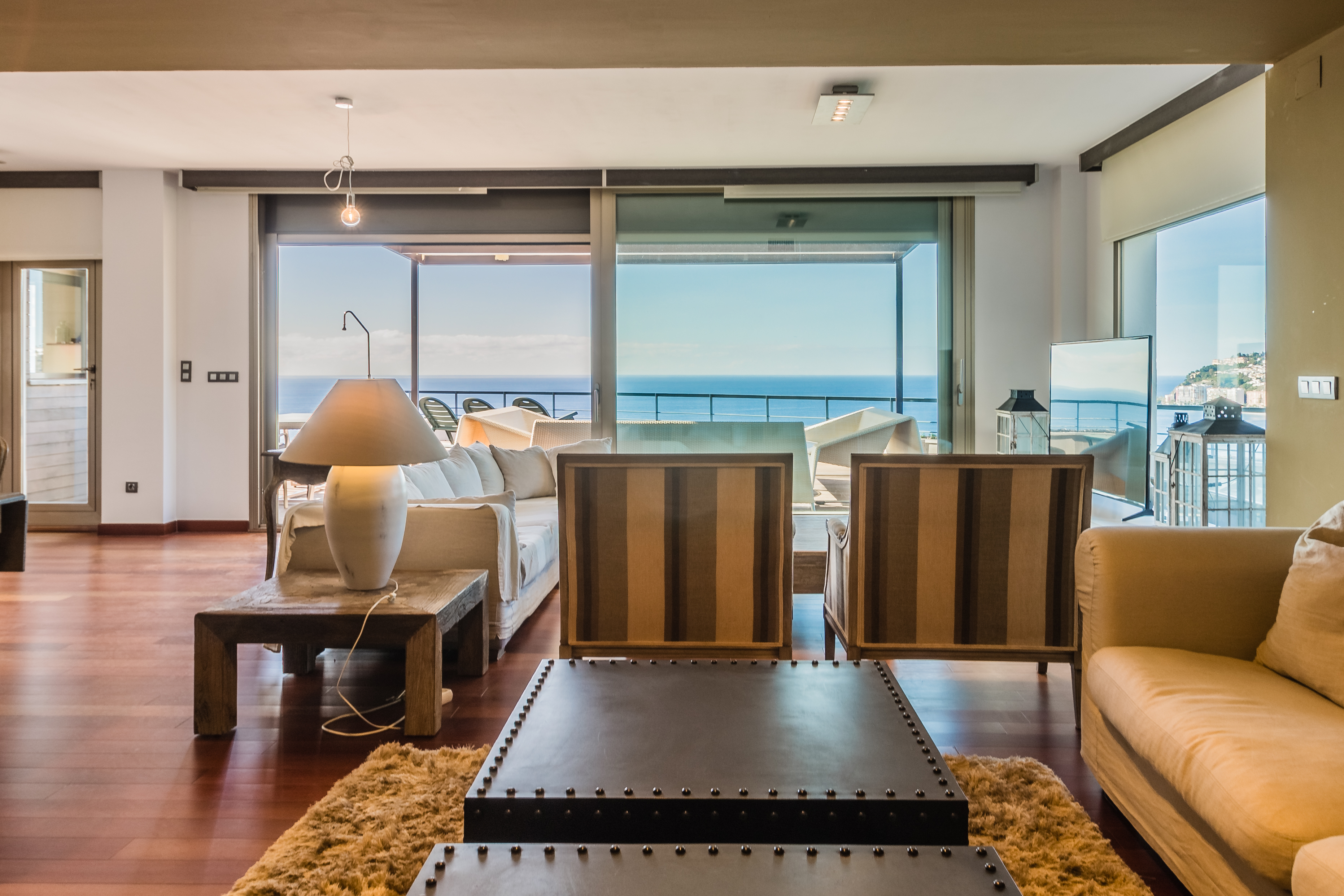 CASA CON PISCINA  Y VISTAS AL MAR EN PLAYA DE CABRIA