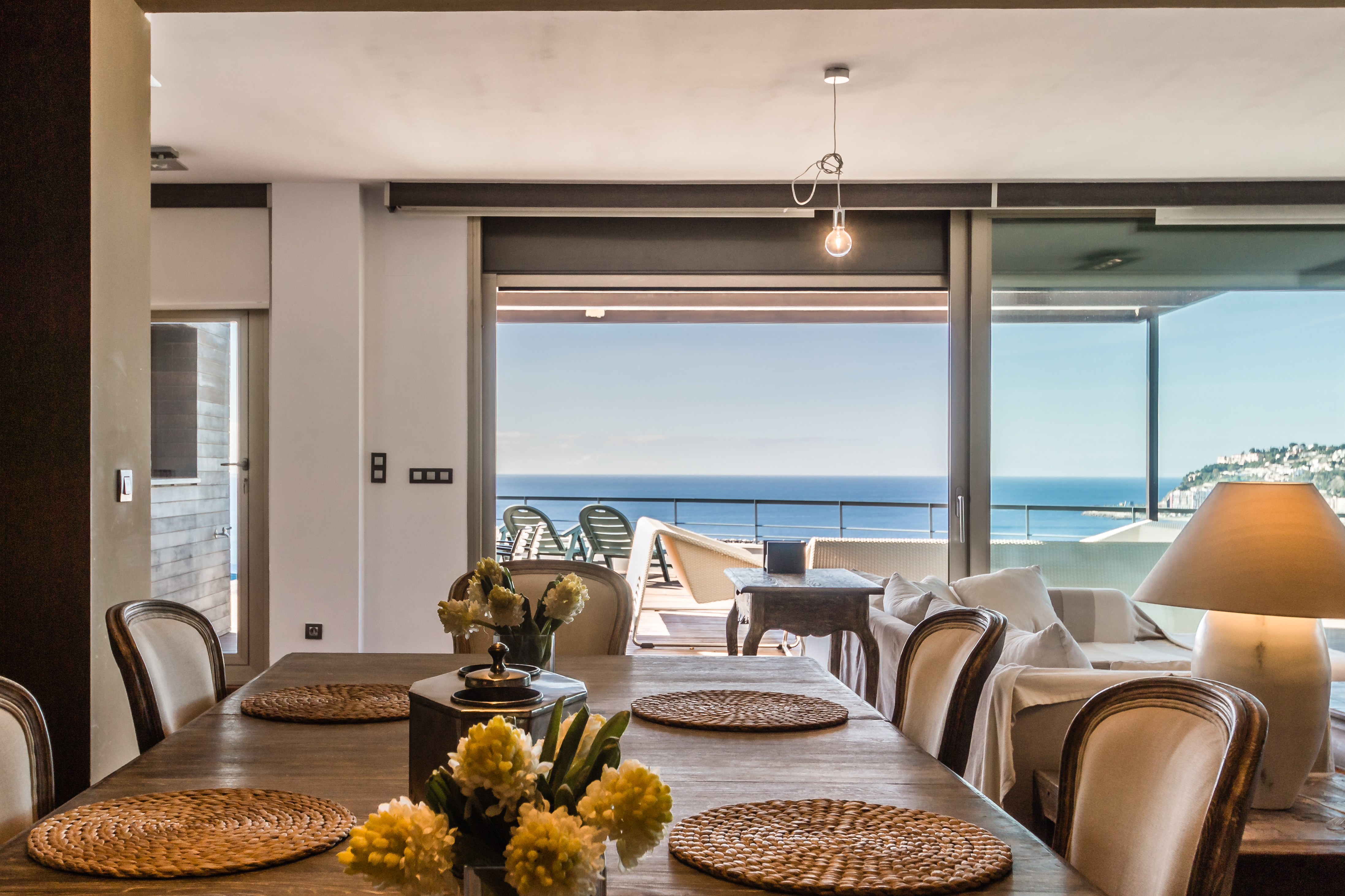 CASA CON PISCINA  Y VISTAS AL MAR EN PLAYA DE CABRIA