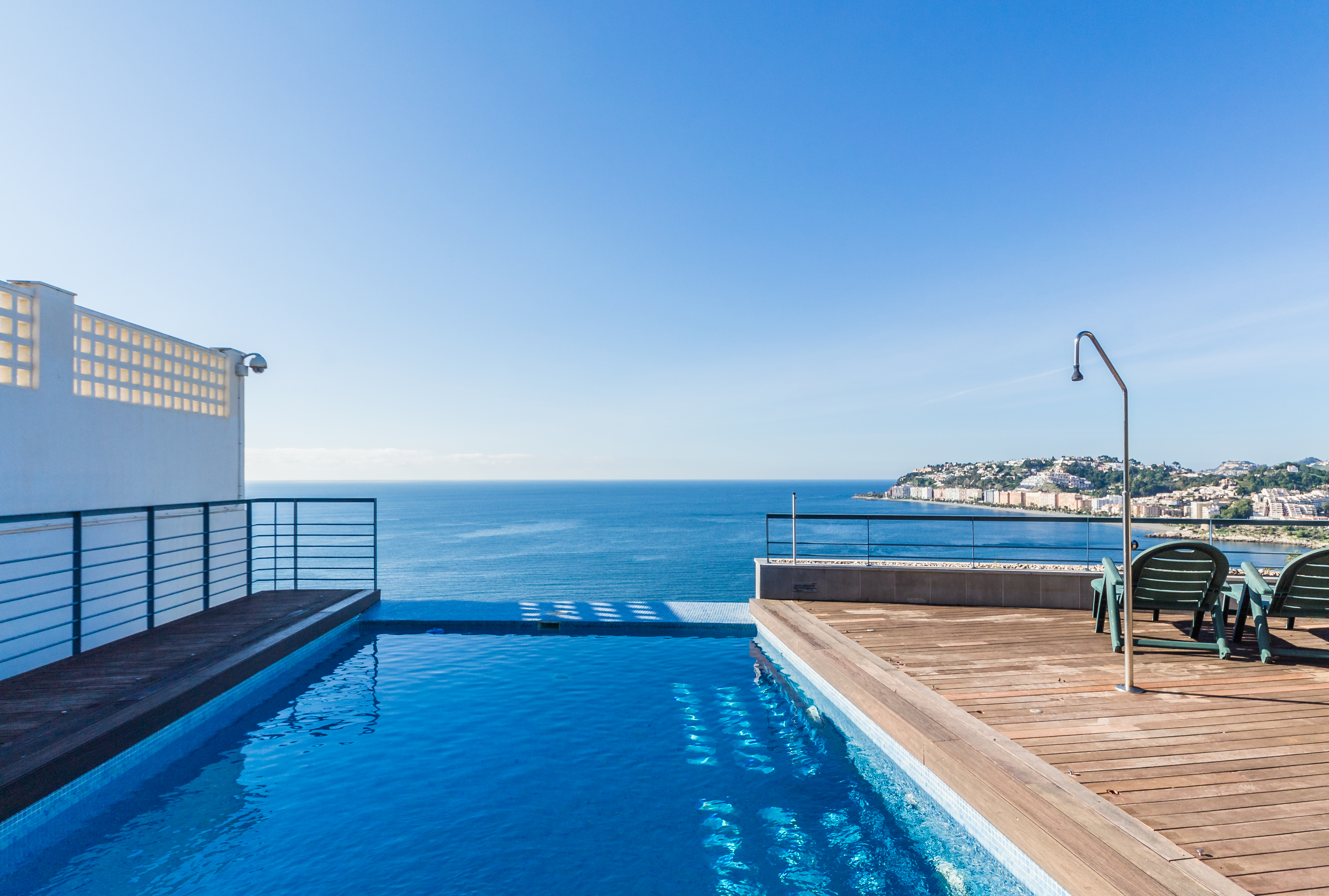 CASA CON PISCINA  Y VISTAS AL MAR EN PLAYA DE CABRIA