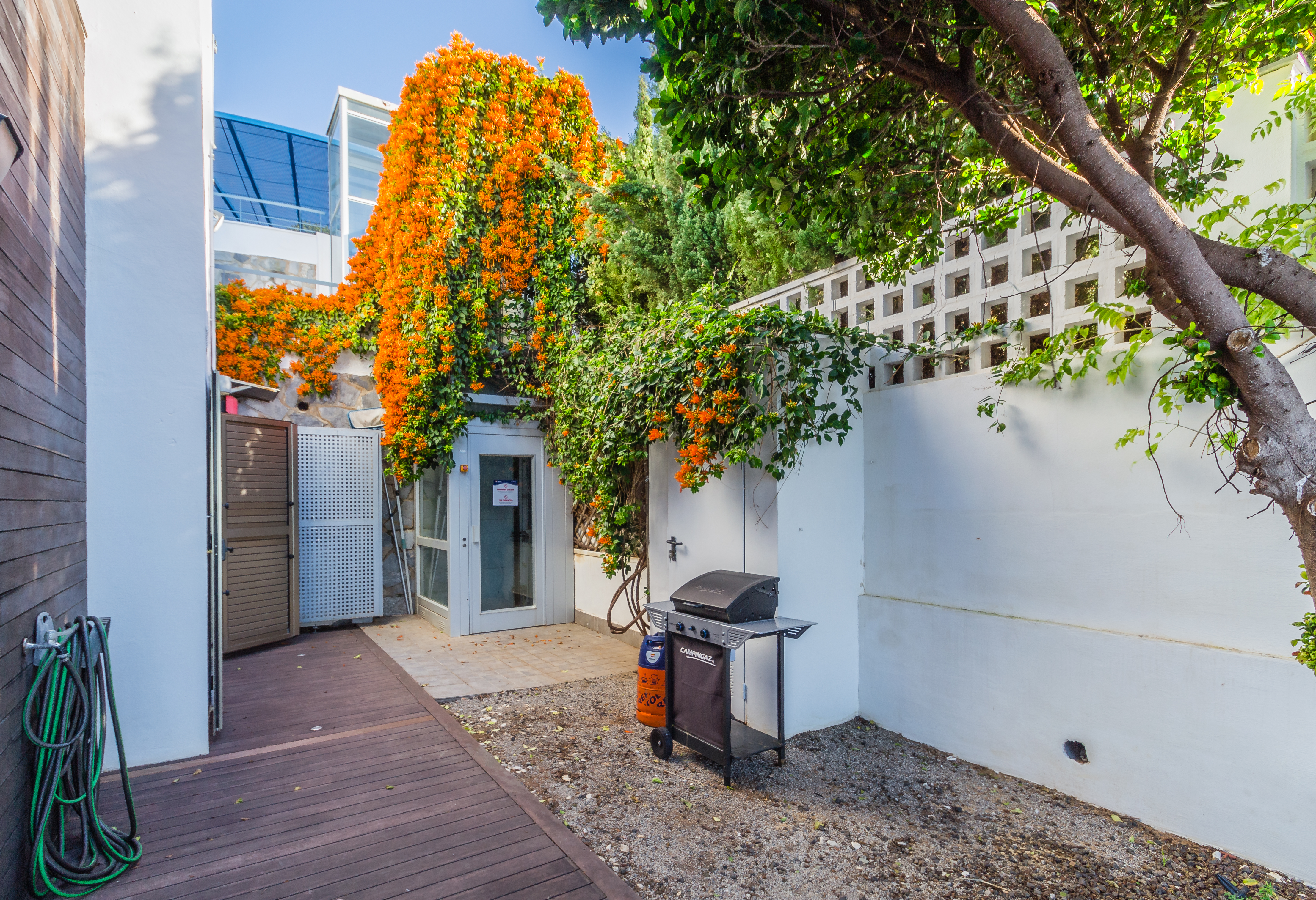 CASA CON PISCINA  Y VISTAS AL MAR EN PLAYA DE CABRIA