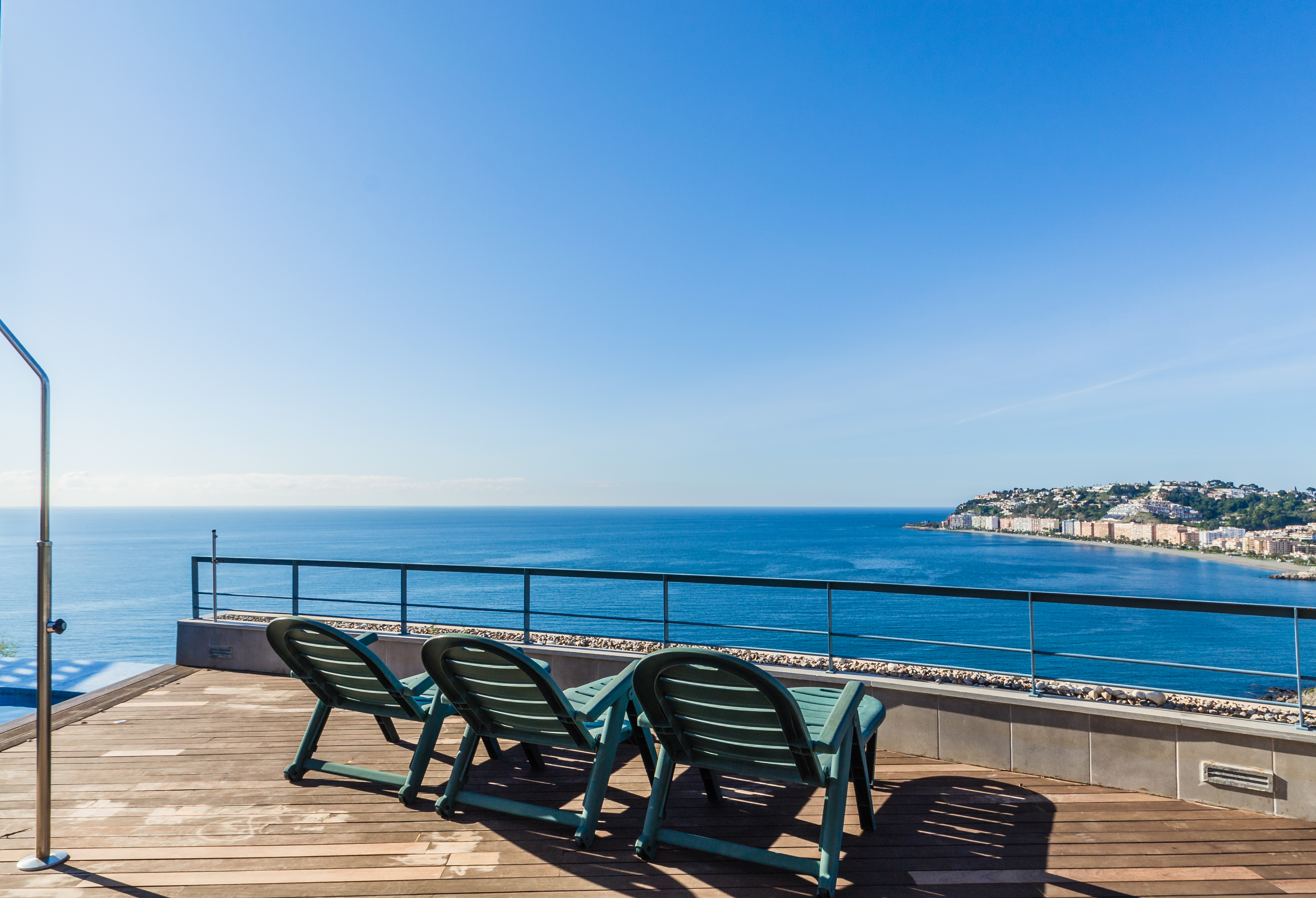 CASA CON PISCINA  Y VISTAS AL MAR EN PLAYA DE CABRIA