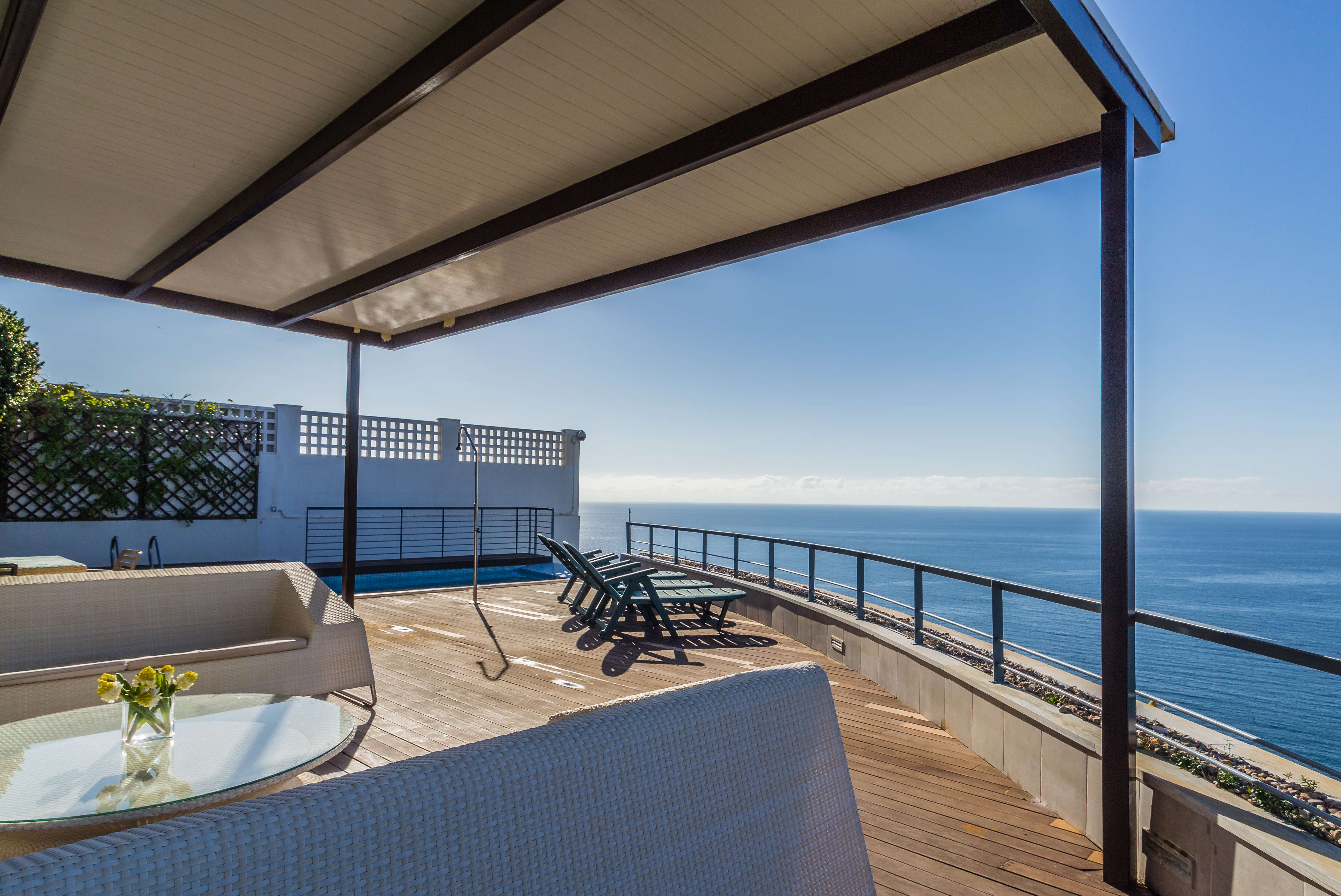 CASA CON PISCINA  Y VISTAS AL MAR EN PLAYA DE CABRIA