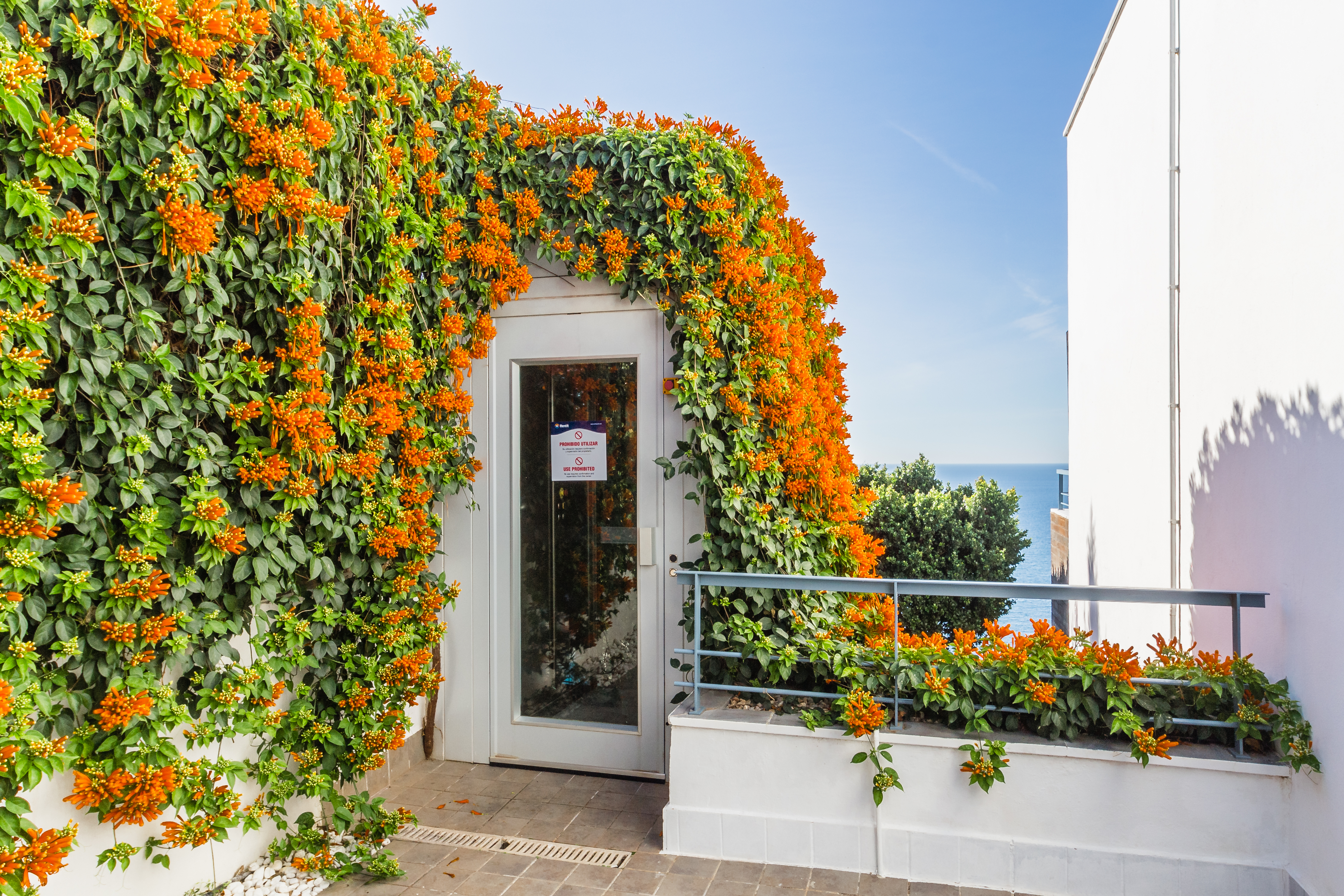 CASA CON PISCINA  Y VISTAS AL MAR EN PLAYA DE CABRIA