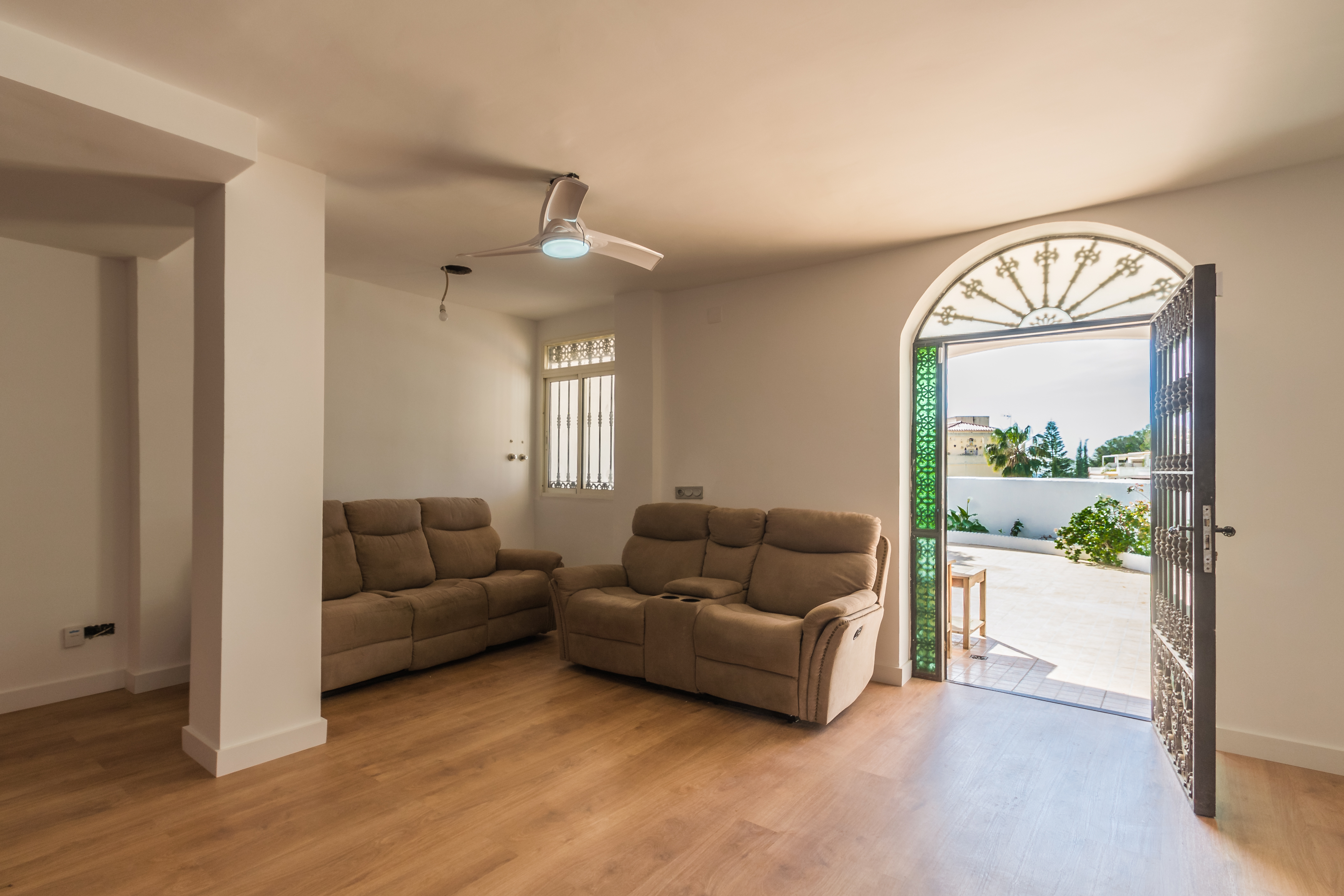 APARTAMENTO CON GRAN TERRAZA A 2 MINUTOS DE LA PLAYA