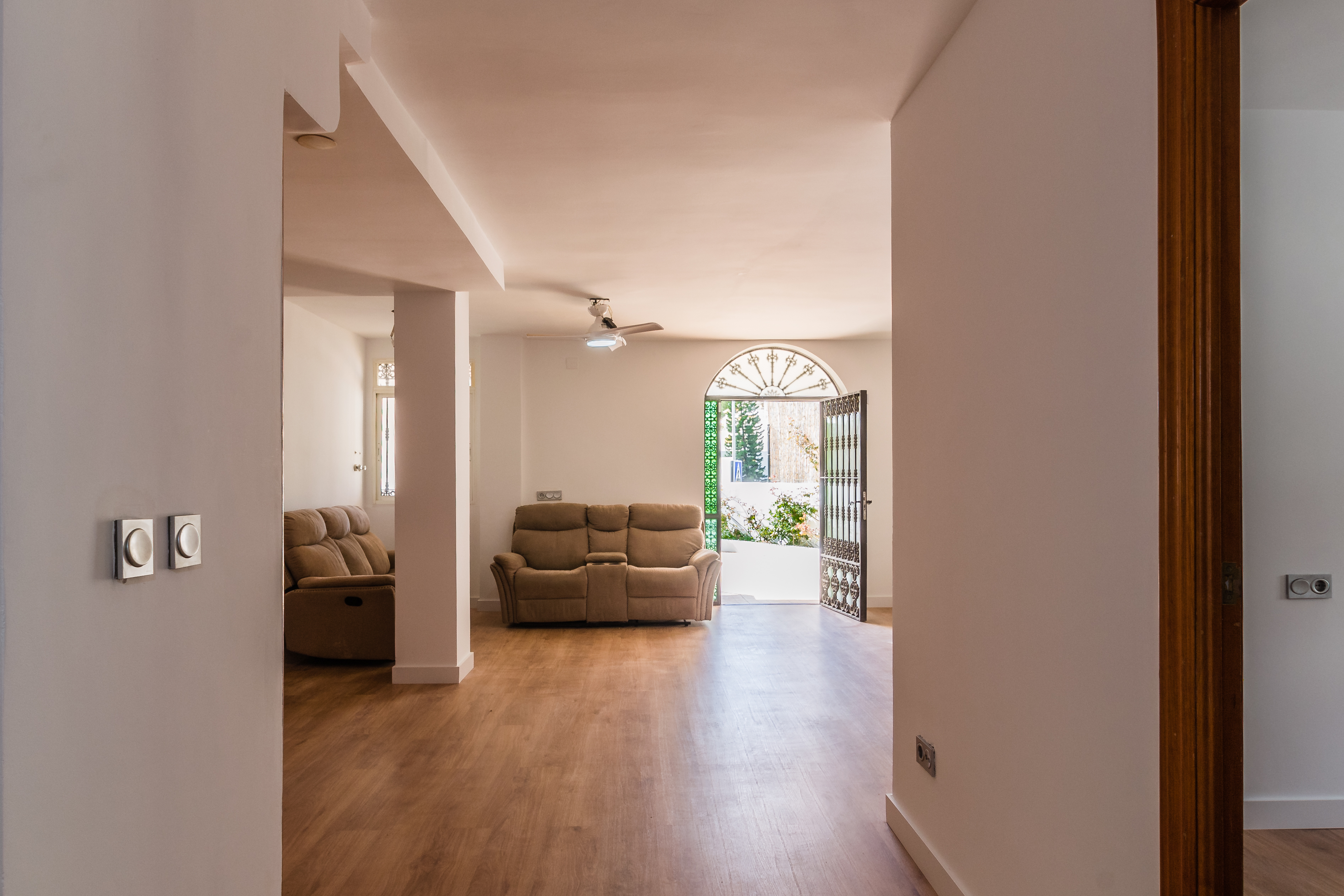 APARTAMENTO CON GRAN TERRAZA A 2 MINUTOS DE LA PLAYA