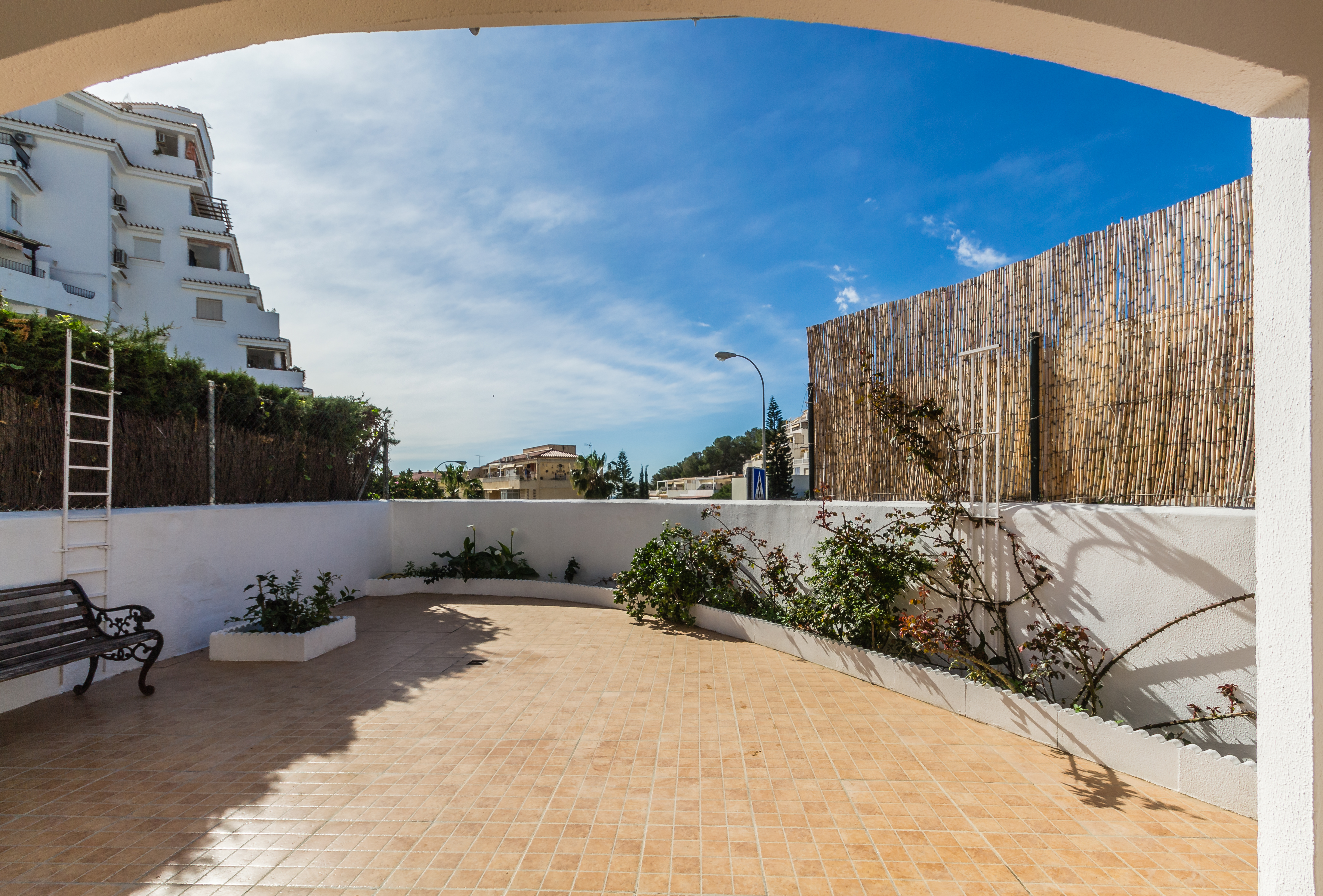APARTAMENTO CON GRAN TERRAZA A 2 MINUTOS DE LA PLAYA