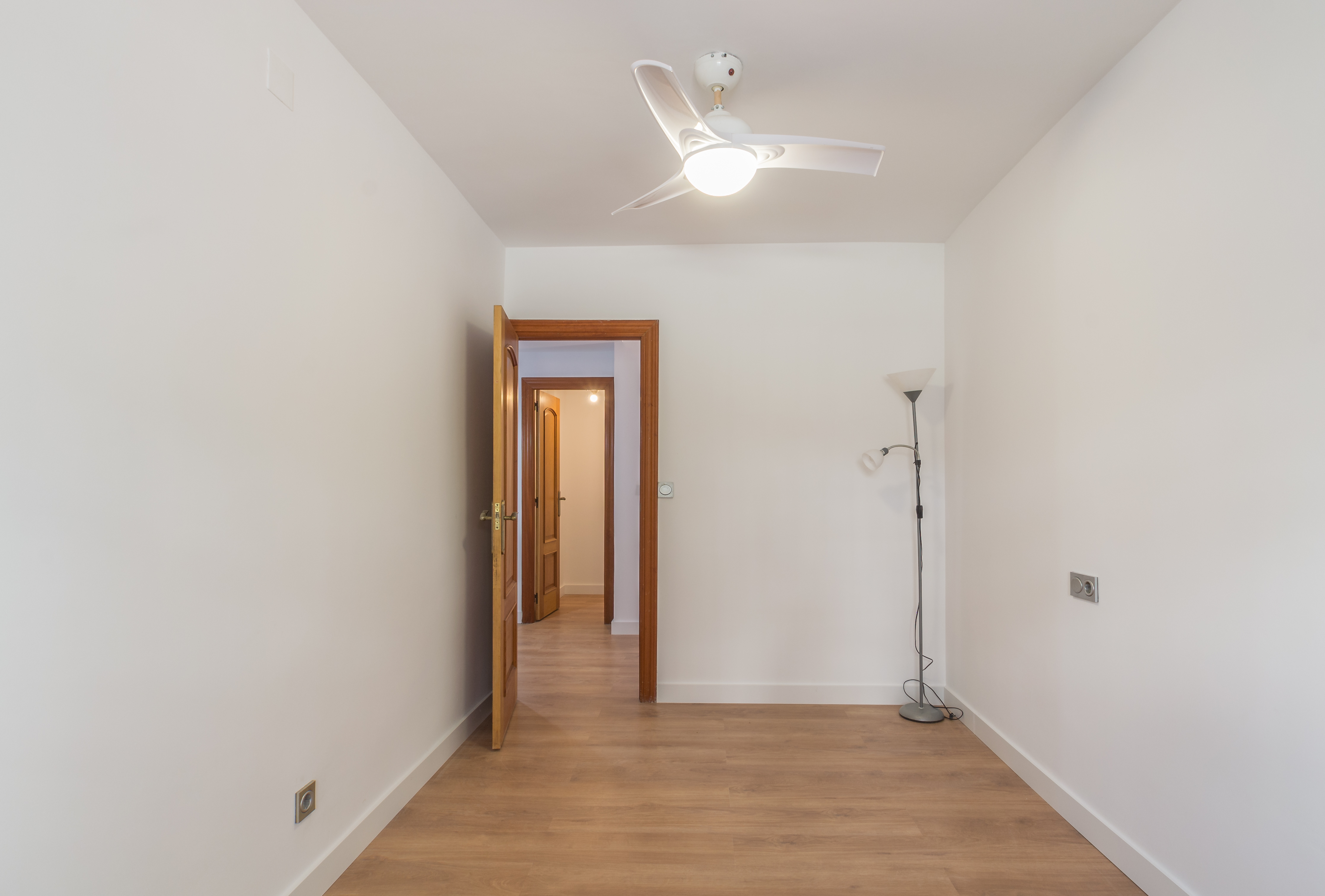 APARTAMENTO CON GRAN TERRAZA A 2 MINUTOS DE LA PLAYA