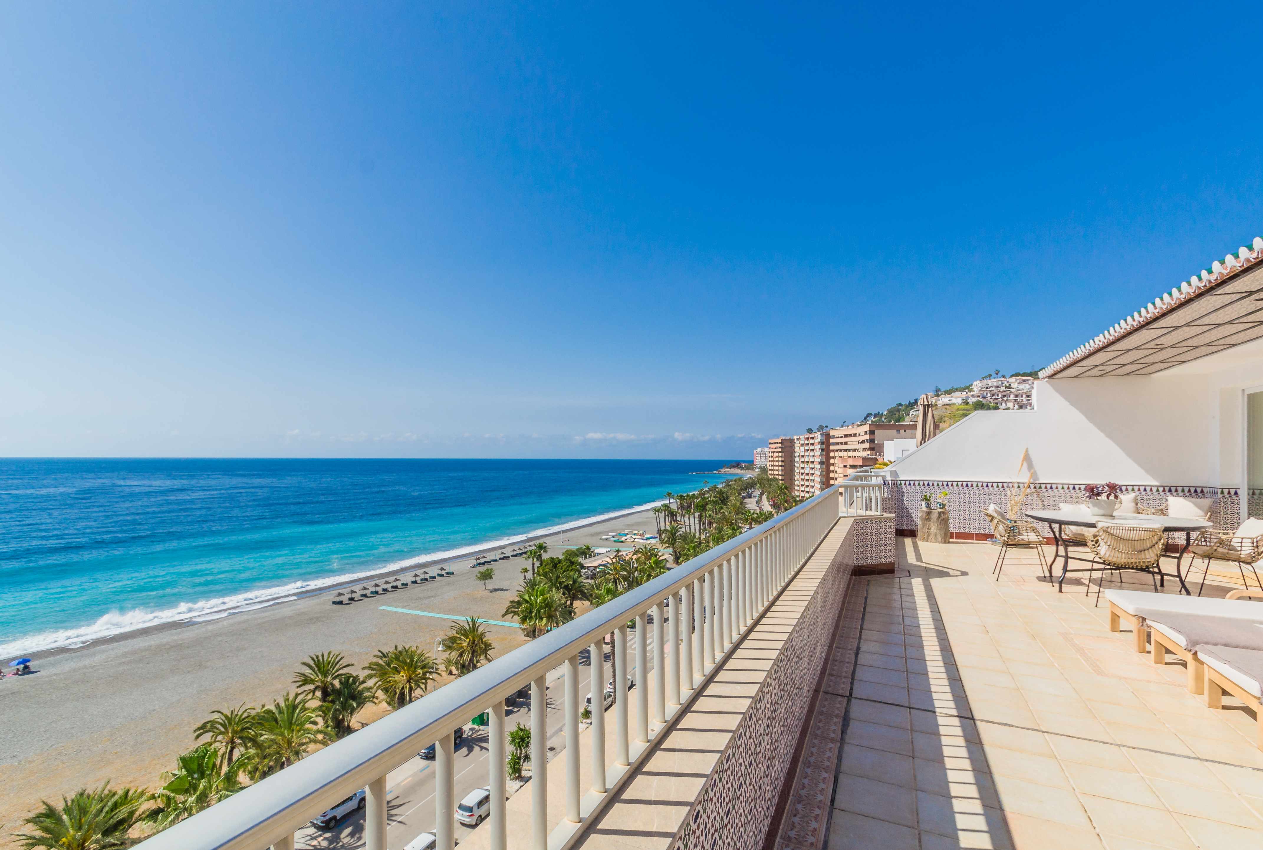 FANT�STICO �TICO EN PRIMERA LINEA DE PLAYA 