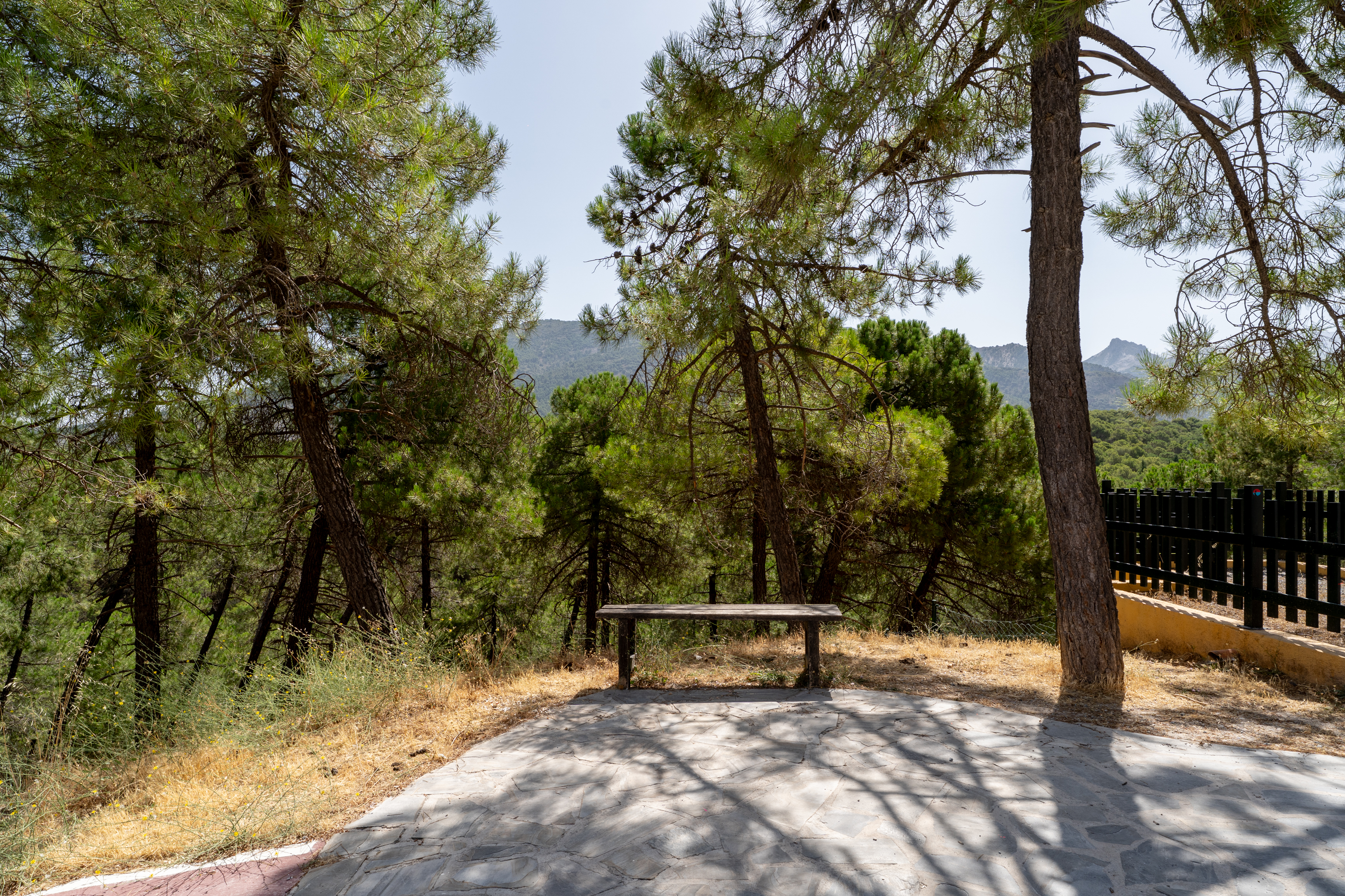 VILLA CONTEMPOR�NEA EN EL PARQUE NATURAL DE SIERRA NEVADA