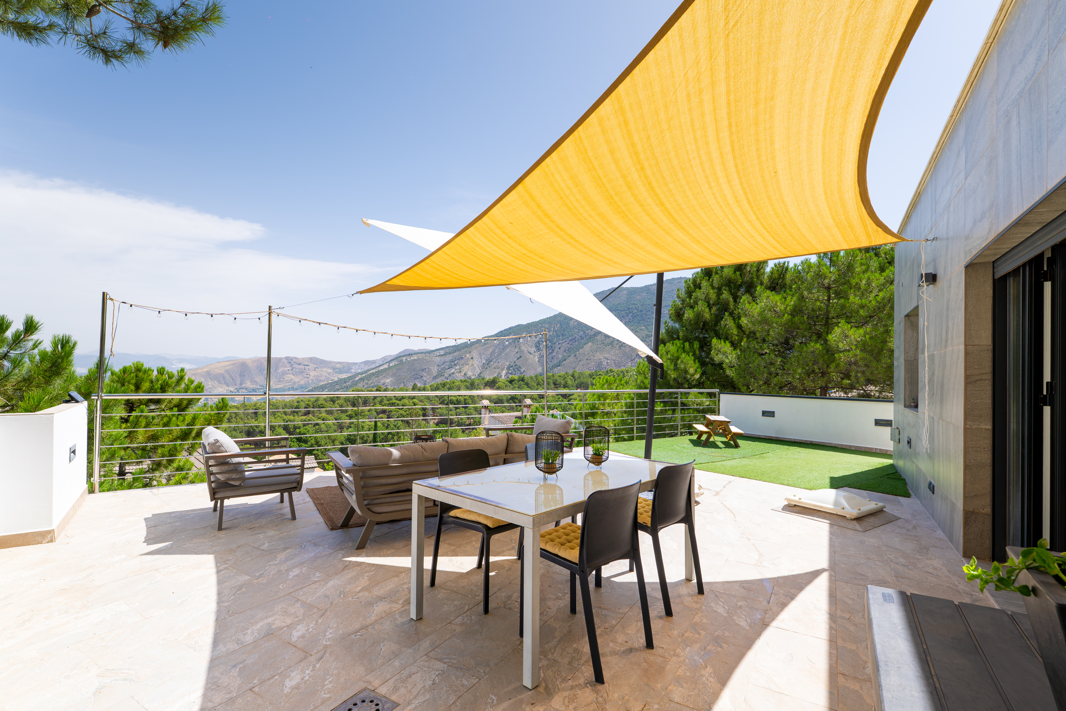 VILLA CONTEMPOR�NEA EN EL PARQUE NATURAL DE SIERRA NEVADA