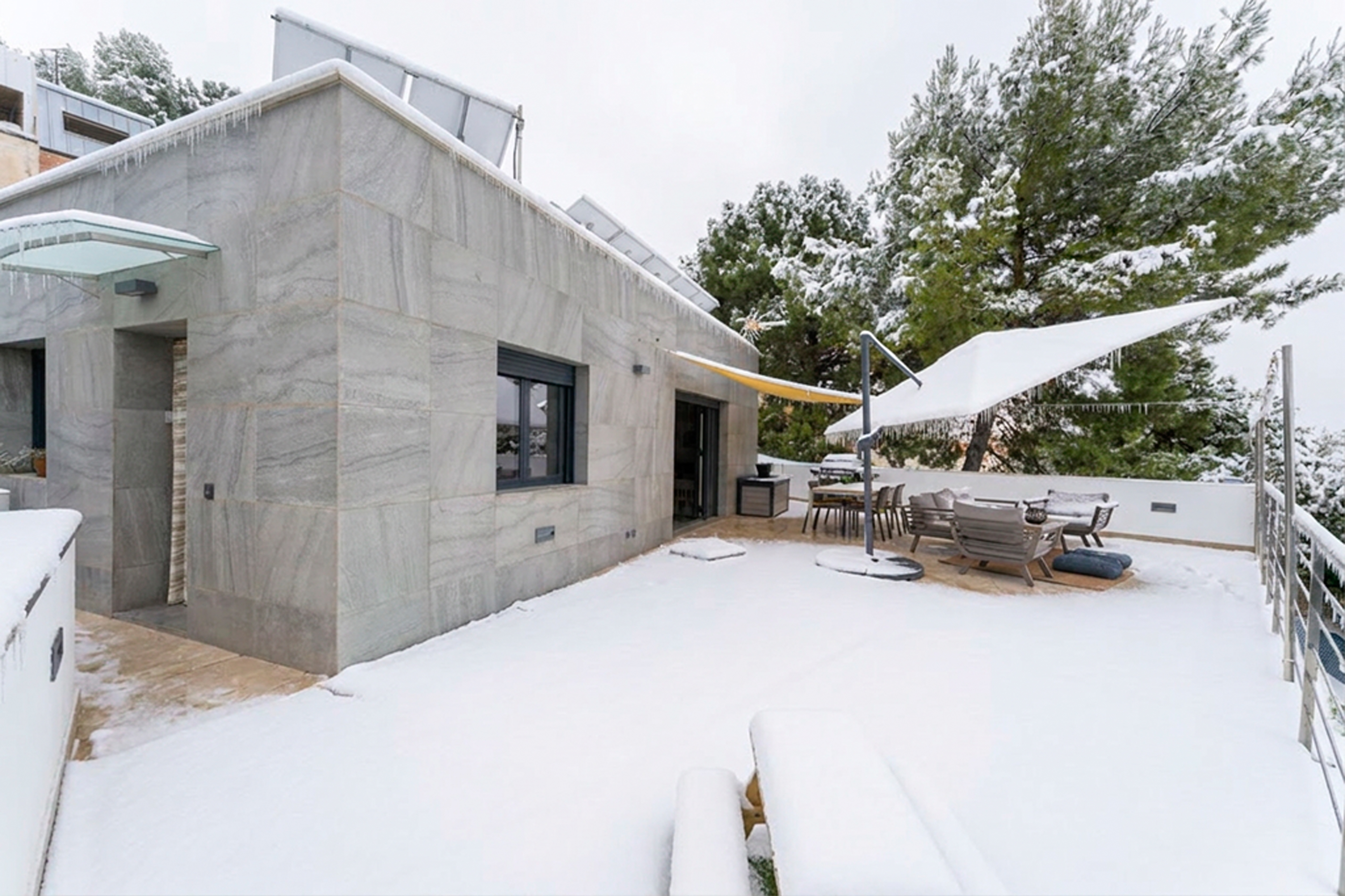 VILLA CONTEMPOR�NEA EN EL PARQUE NATURAL DE SIERRA NEVADA