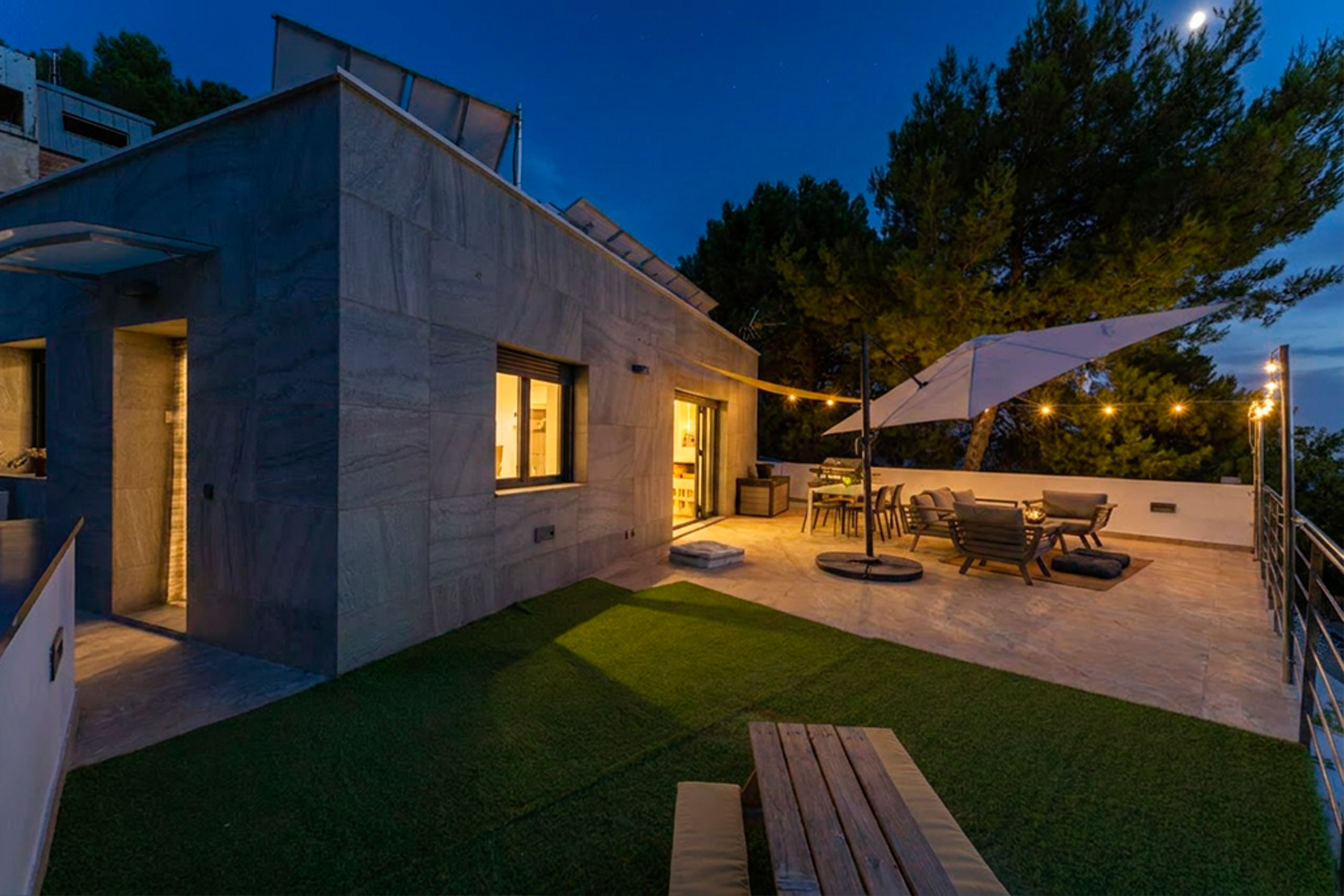 VILLA CONTEMPOR�NEA EN EL PARQUE NATURAL DE SIERRA NEVADA
