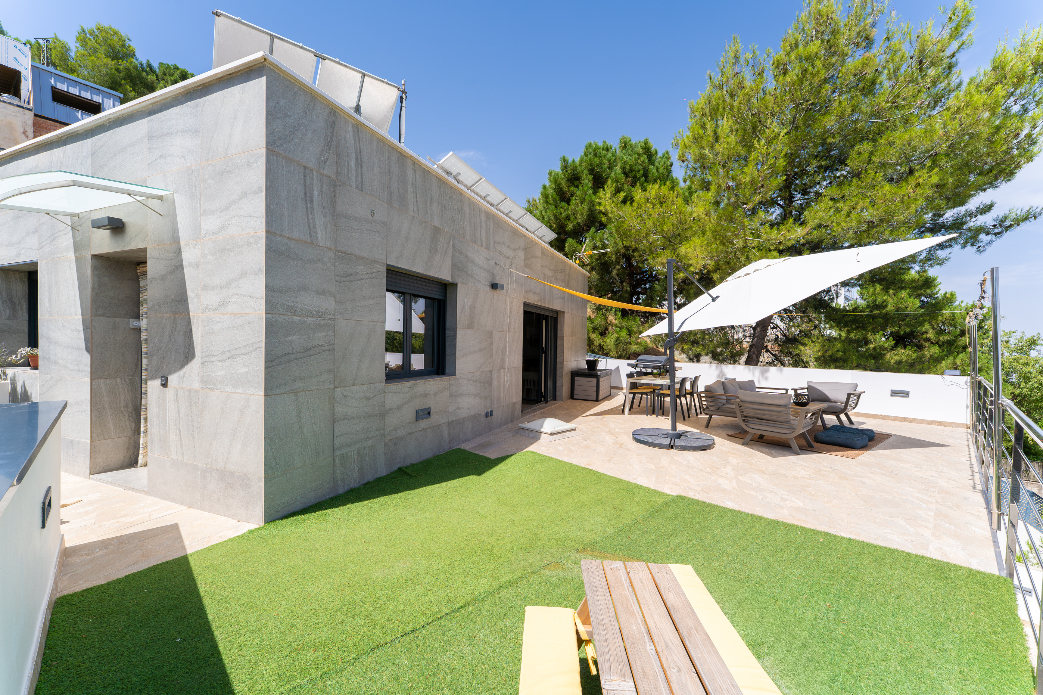 VILLA CONTEMPOR�NEA EN EL PARQUE NATURAL DE SIERRA NEVADA