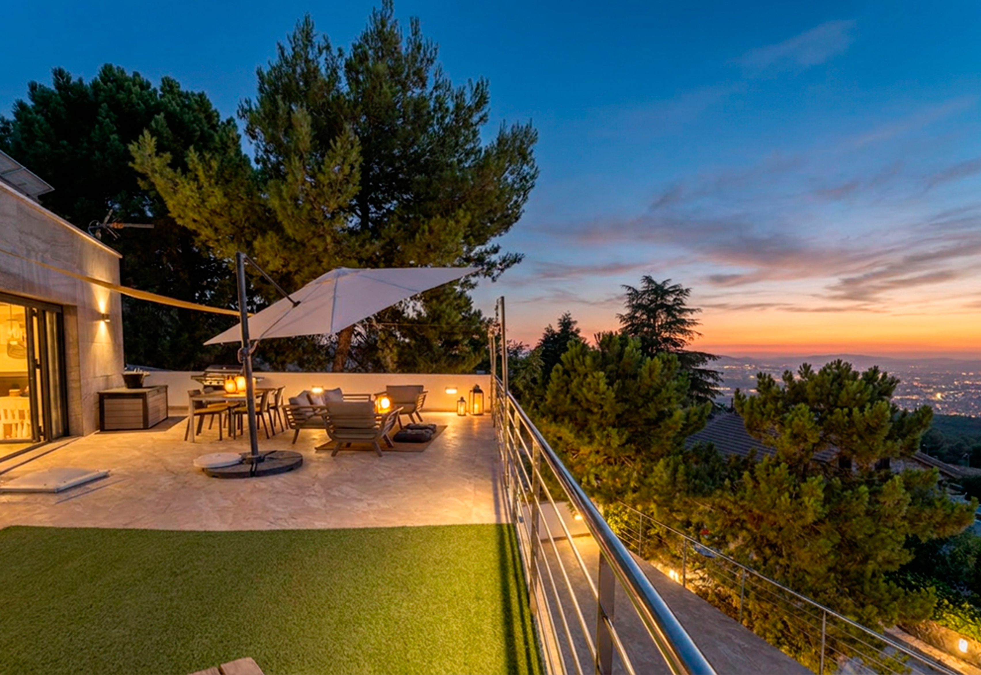 VILLA CONTEMPOR�NEA EN EL PARQUE NATURAL DE SIERRA NEVADA