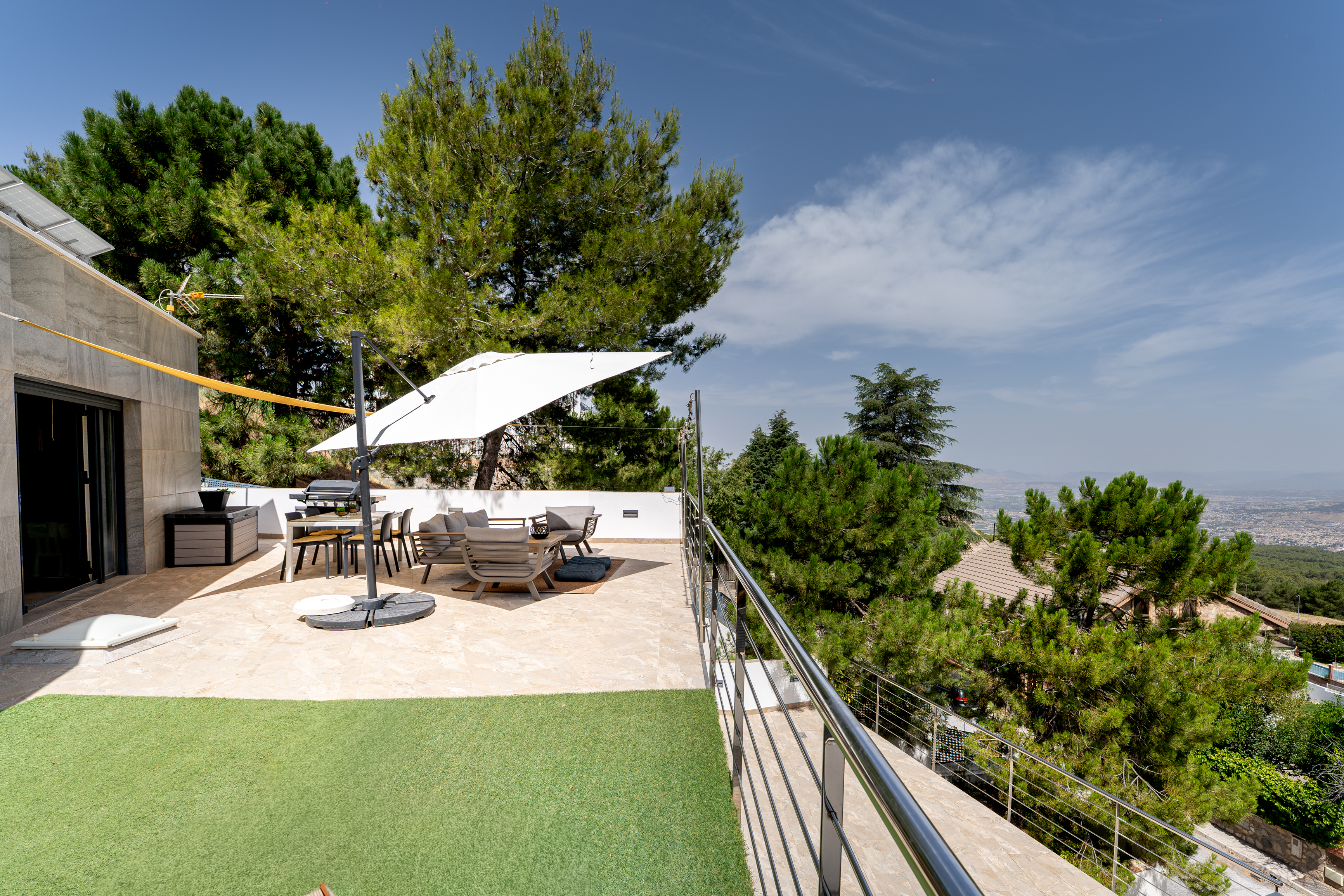 VILLA CONTEMPOR�NEA EN EL PARQUE NATURAL DE SIERRA NEVADA