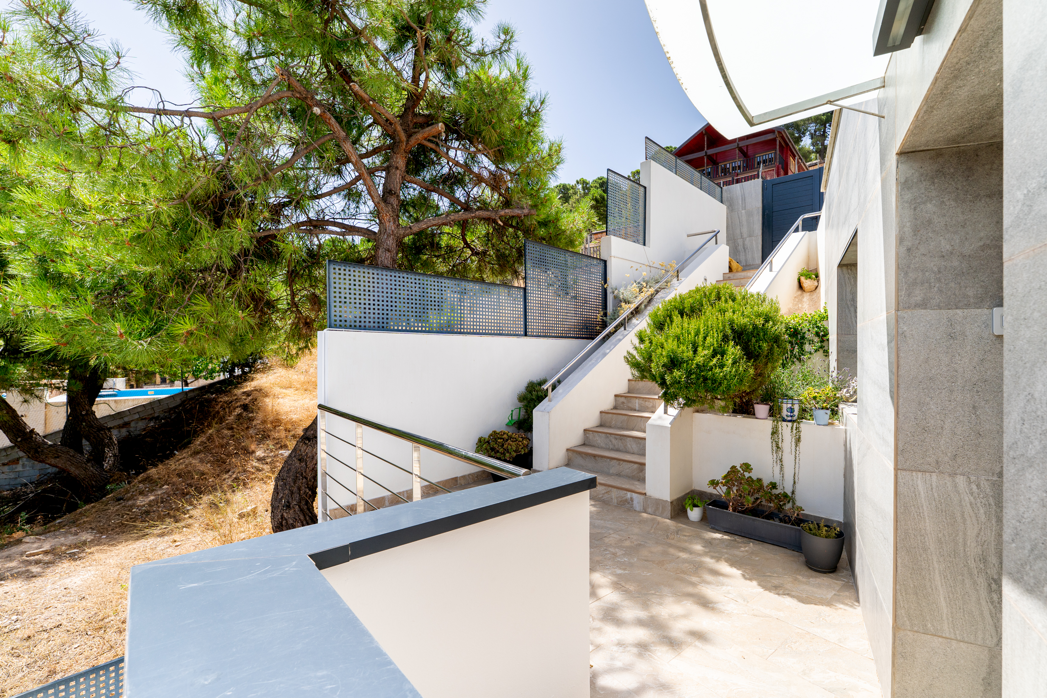 VILLA CONTEMPOR�NEA EN EL PARQUE NATURAL DE SIERRA NEVADA