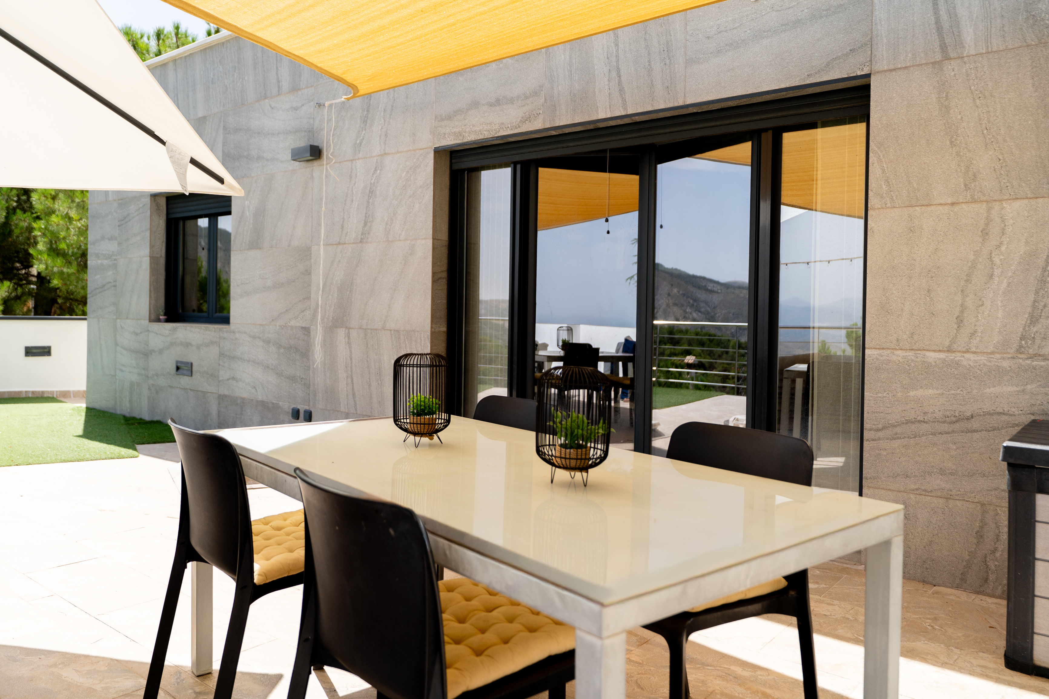 VILLA CONTEMPOR�NEA EN EL PARQUE NATURAL DE SIERRA NEVADA