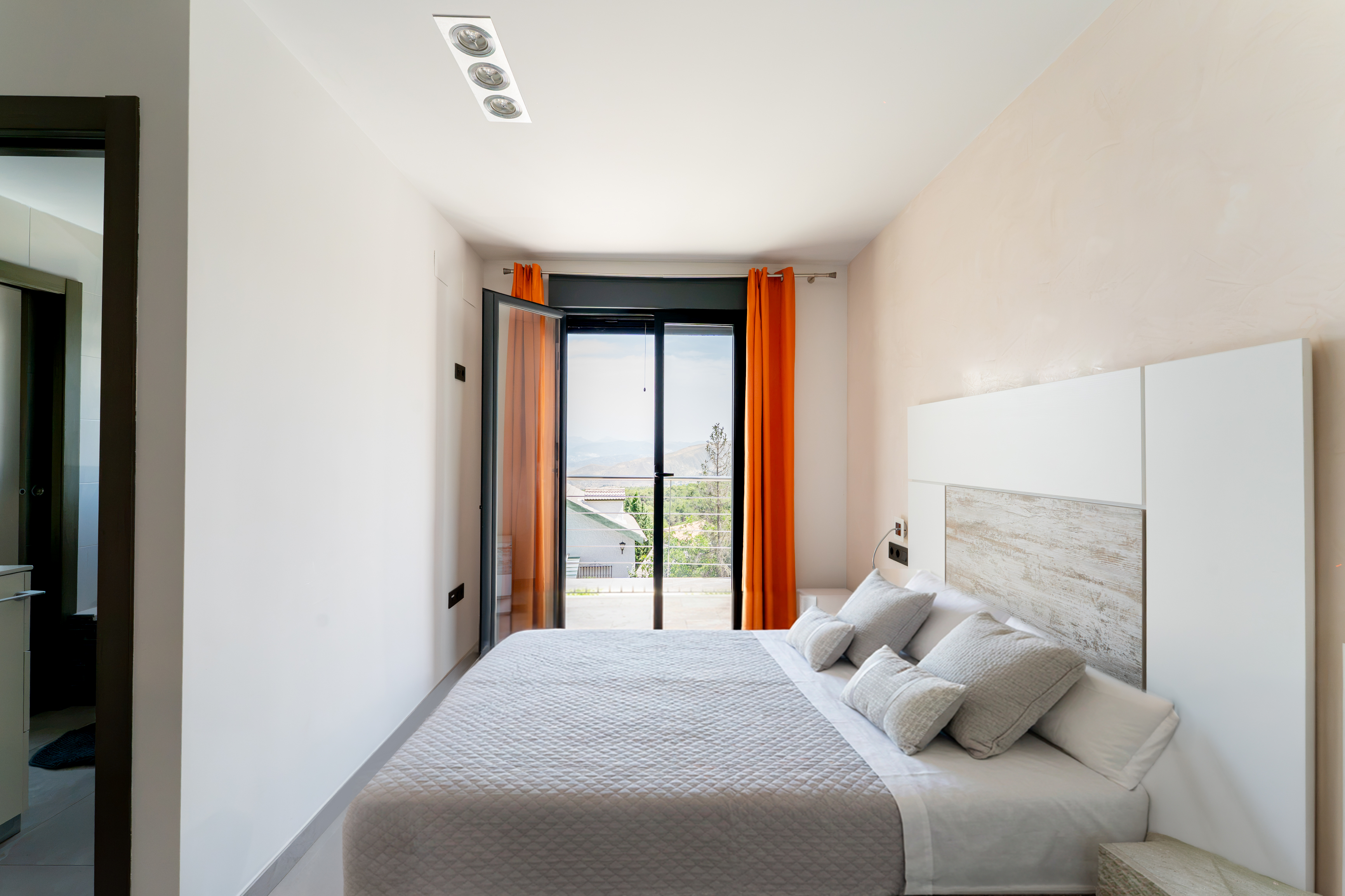 VILLA CONTEMPOR�NEA EN EL PARQUE NATURAL DE SIERRA NEVADA