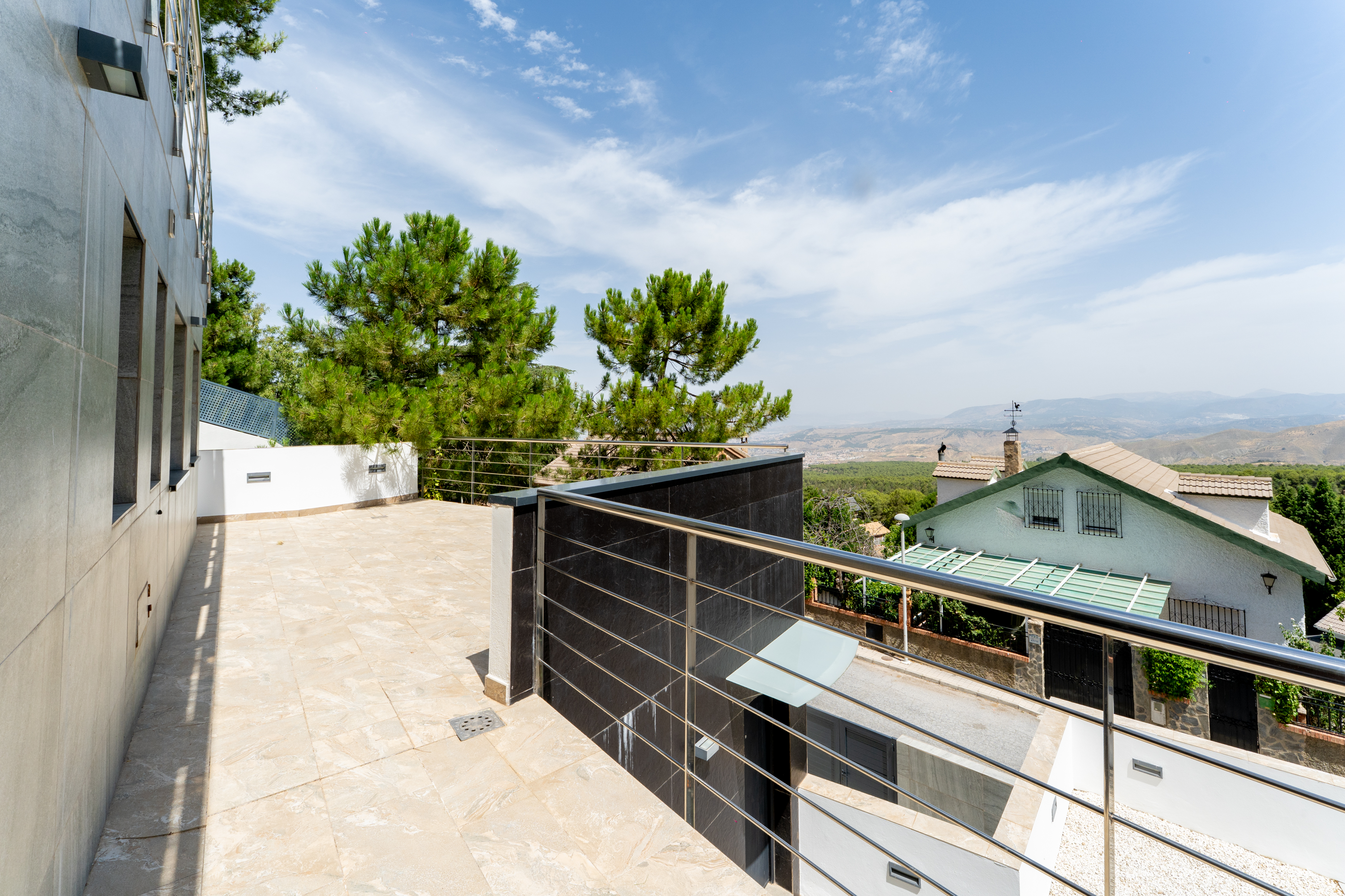 VILLA CONTEMPOR�NEA EN EL PARQUE NATURAL DE SIERRA NEVADA