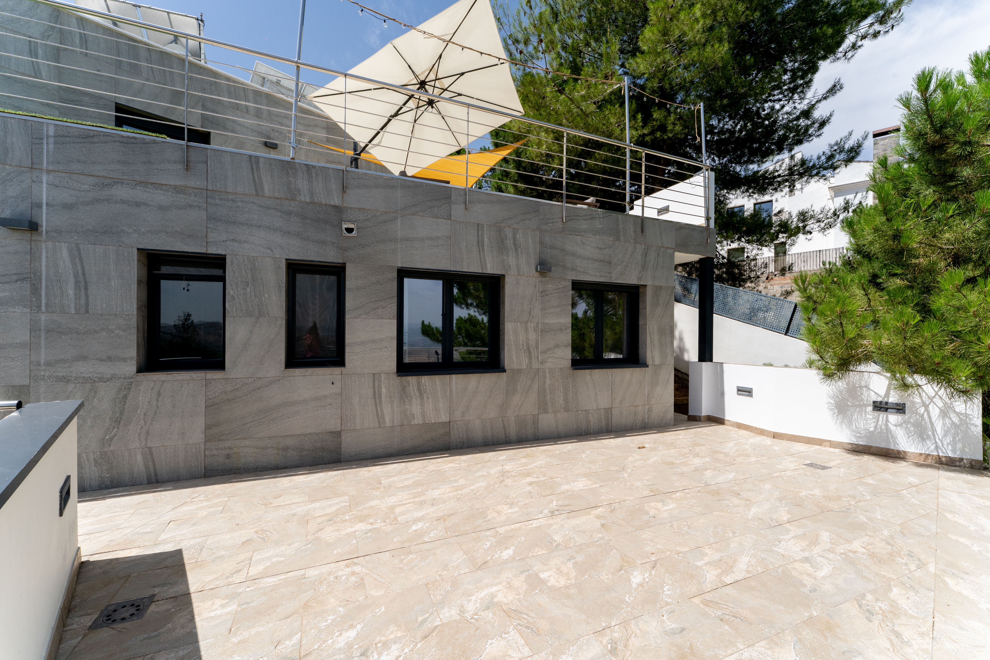 VILLA CONTEMPOR�NEA EN EL PARQUE NATURAL DE SIERRA NEVADA