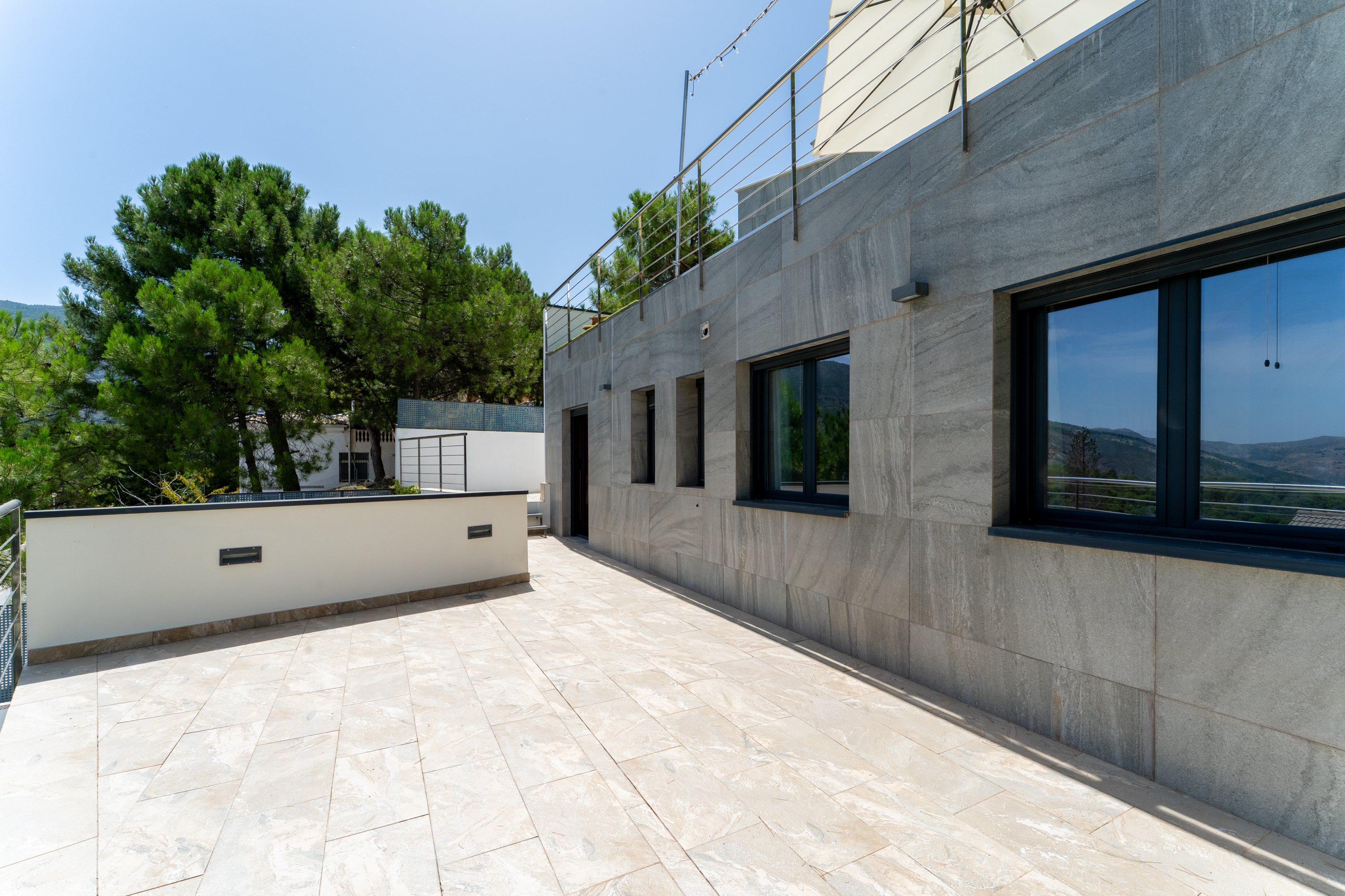 VILLA CONTEMPOR�NEA EN EL PARQUE NATURAL DE SIERRA NEVADA