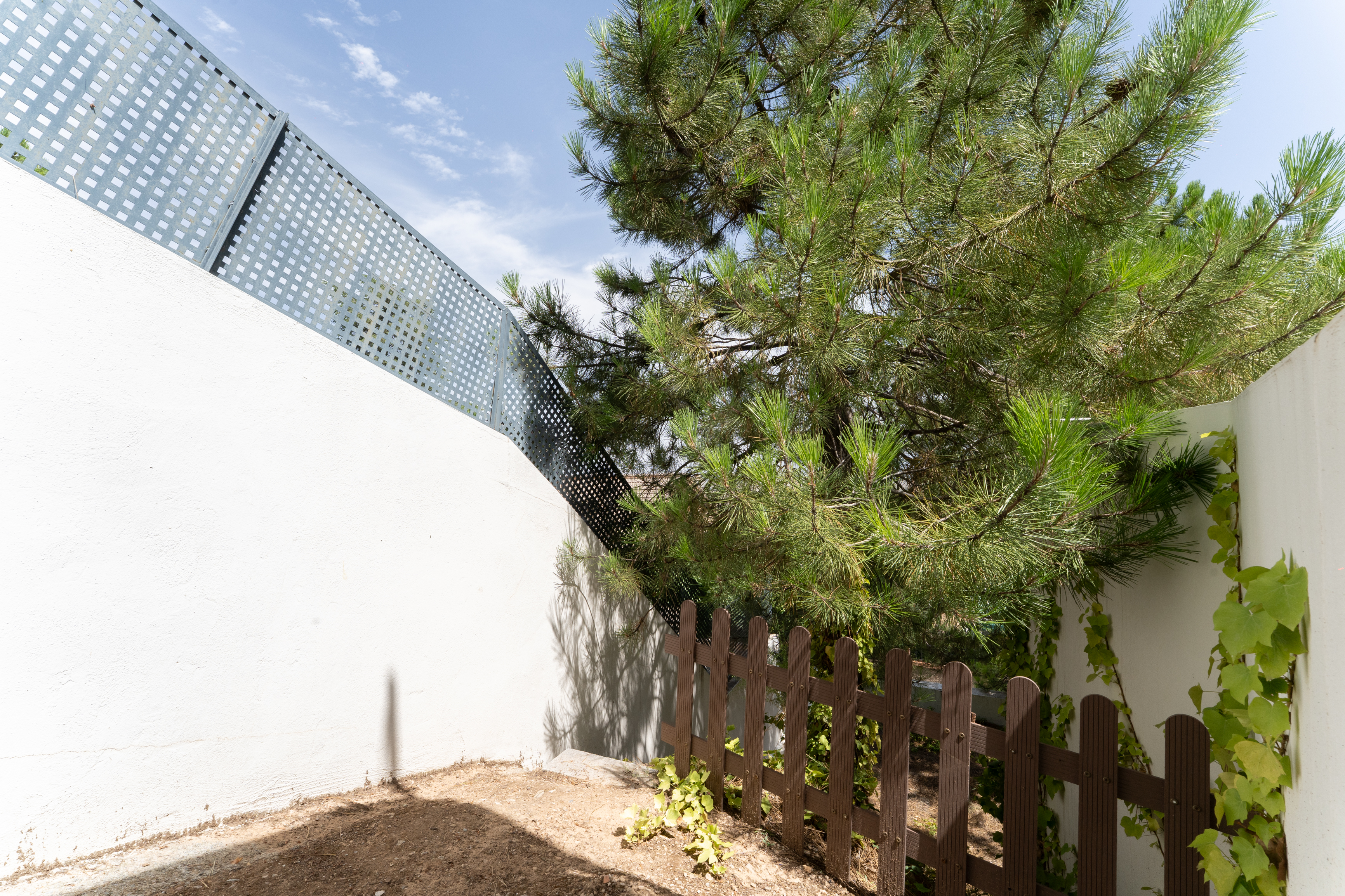 VILLA CONTEMPOR�NEA EN EL PARQUE NATURAL DE SIERRA NEVADA
