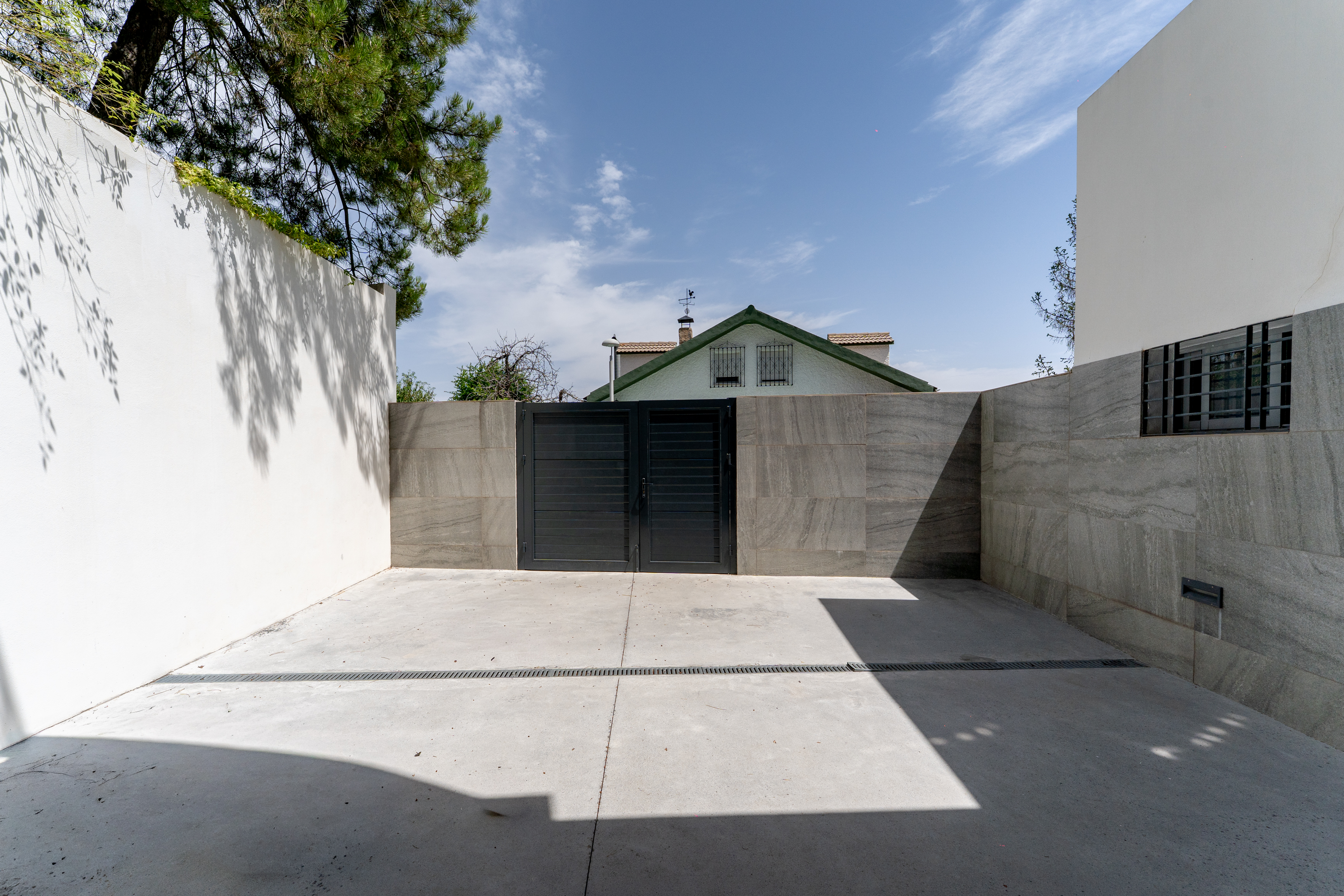 VILLA CONTEMPOR�NEA EN EL PARQUE NATURAL DE SIERRA NEVADA