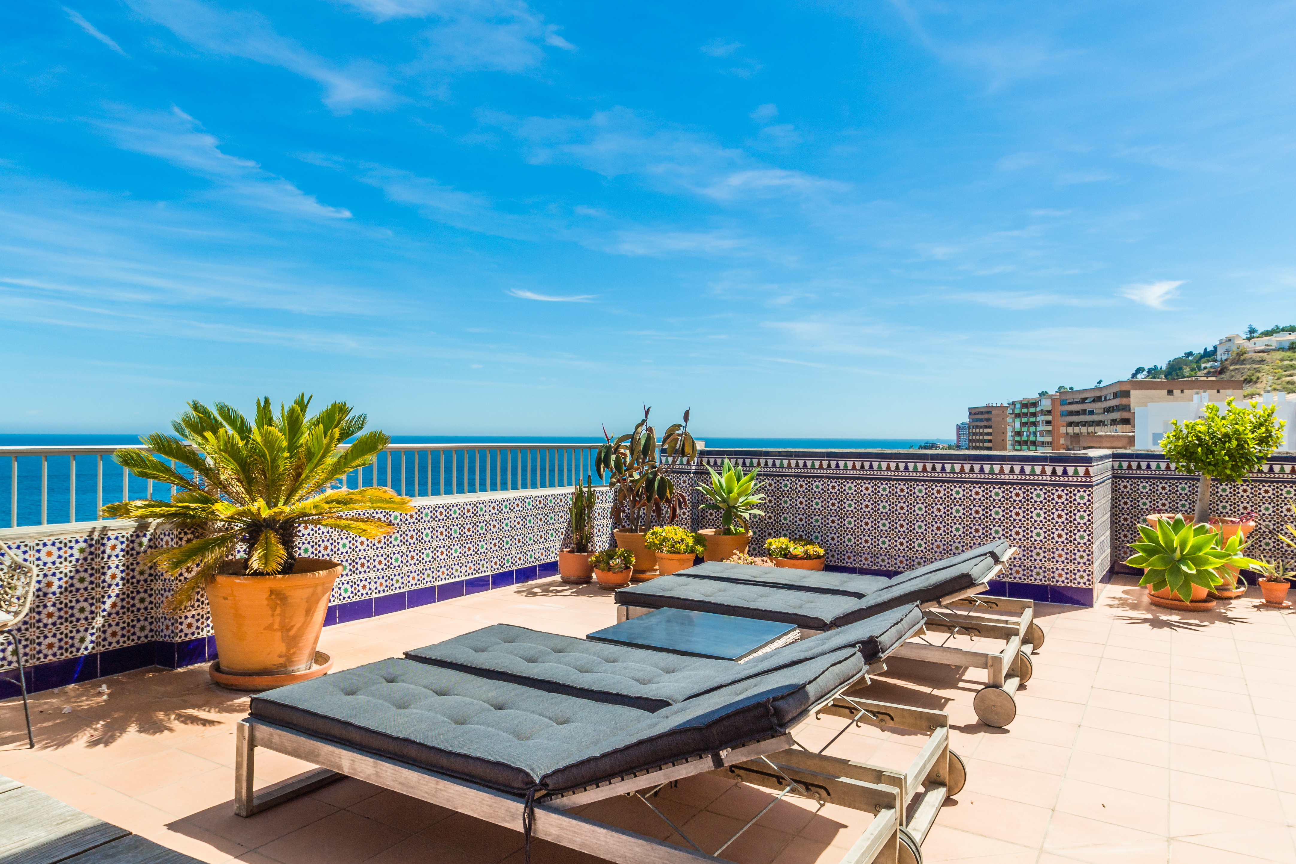 ESPECTACULAR �TICO CON JACUZZI