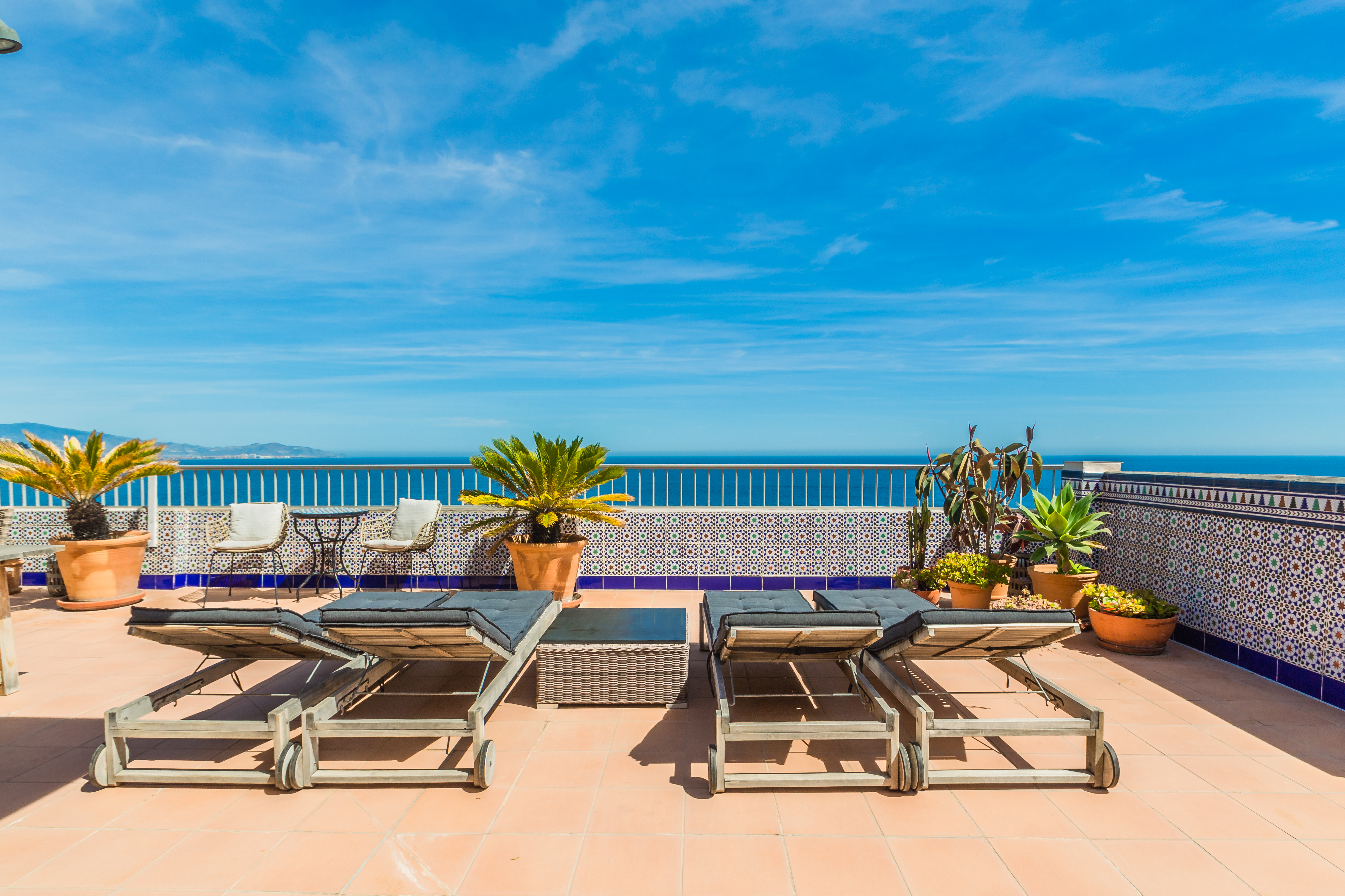 ESPECTACULAR �TICO CON JACUZZI