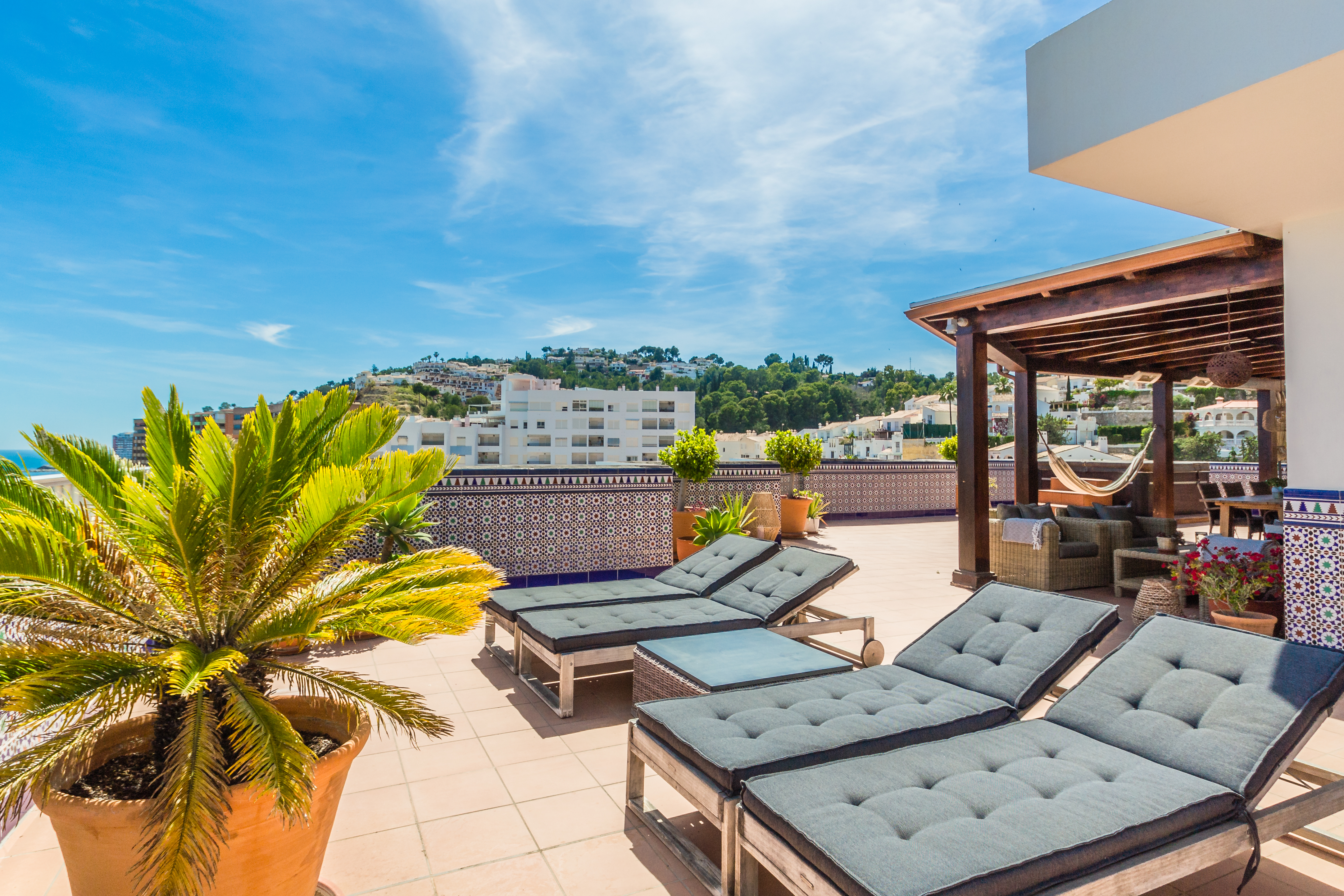 ESPECTACULAR �TICO CON JACUZZI