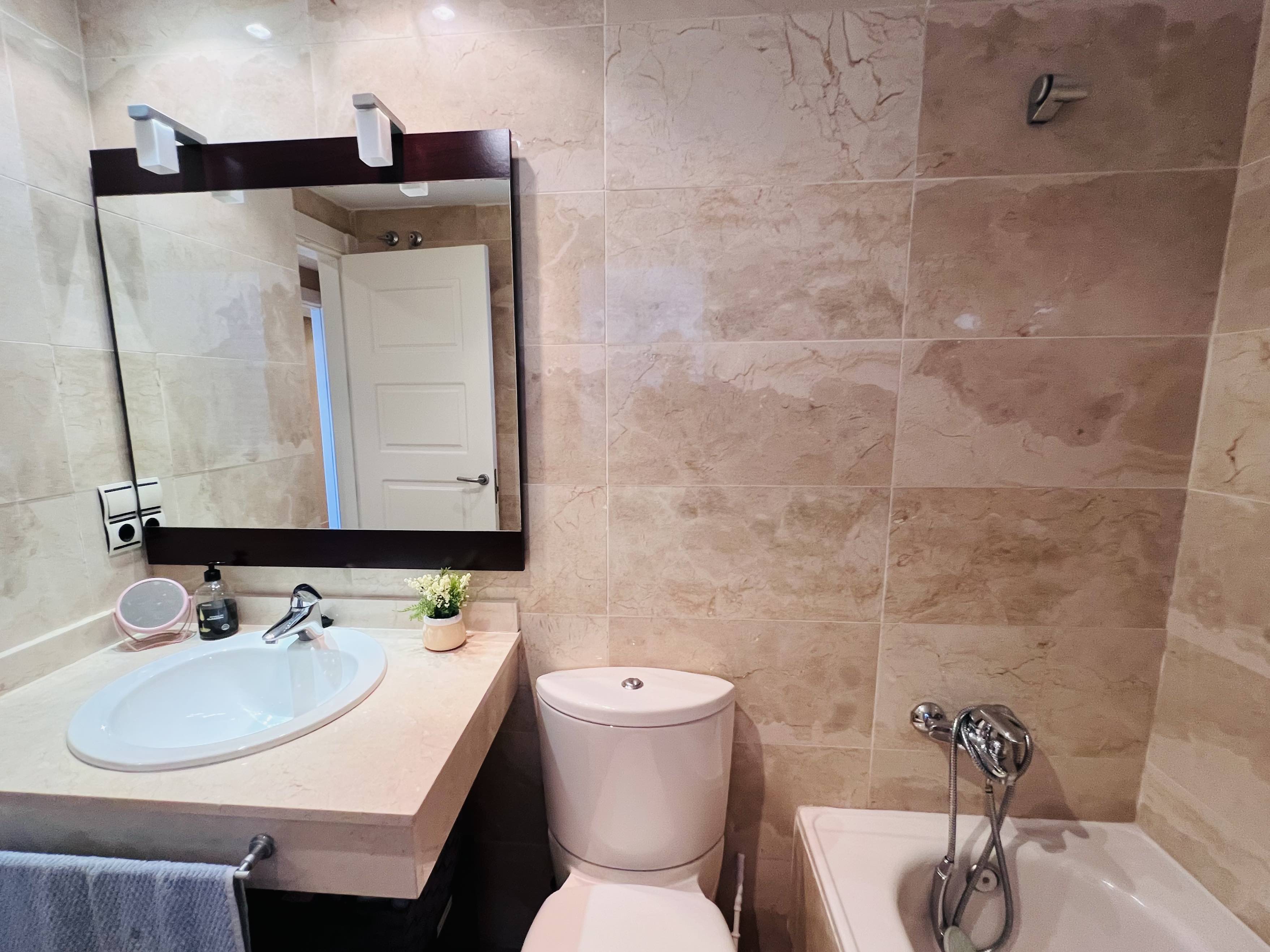 BONITO APARTAMENTO EN PLAYA CALABAJO 