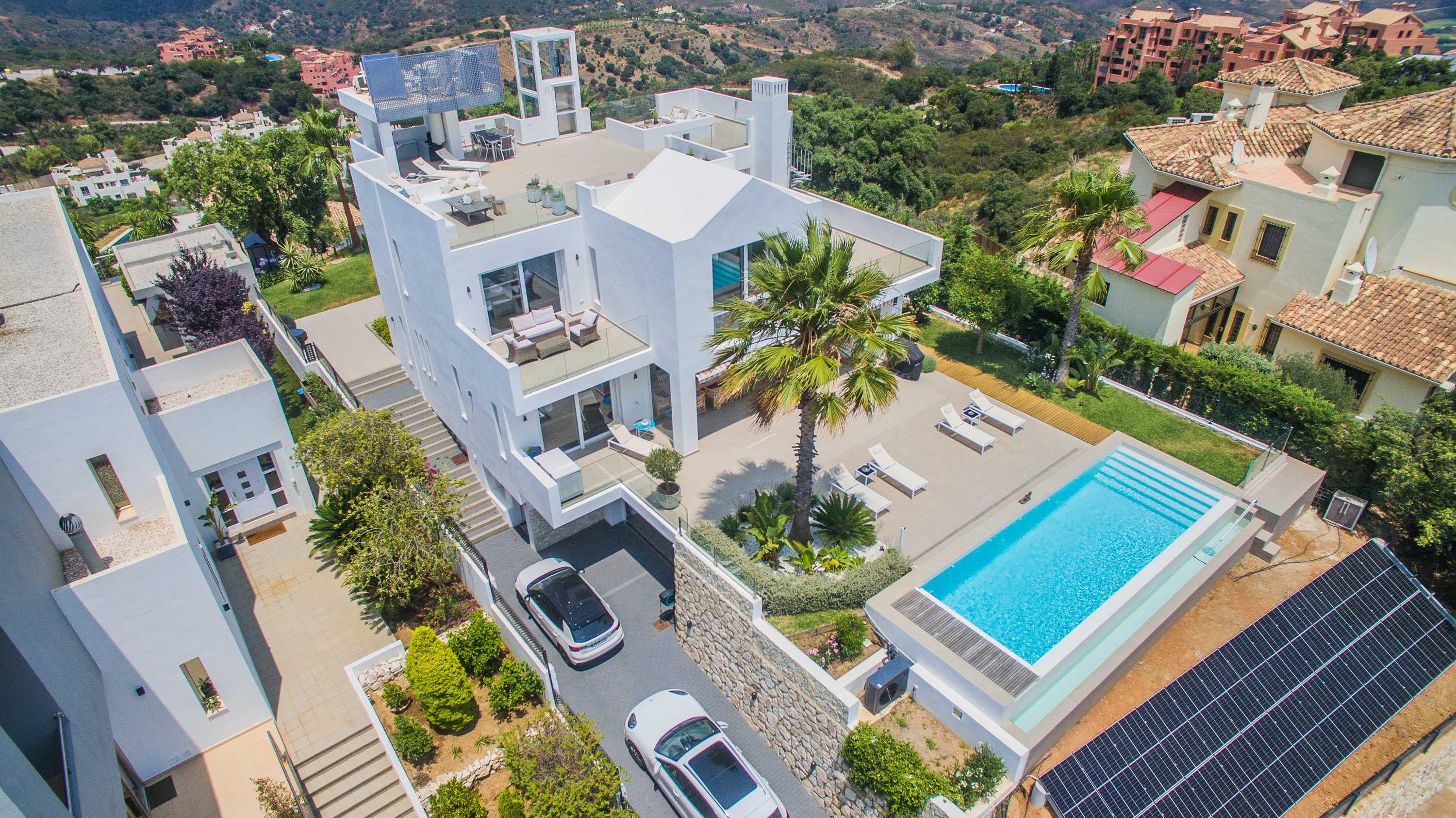 VILLA EXCEPCIONAL CON VISTAS IMPRESIONANTES EN MARBELLA ESTE - LA MAIRENA
