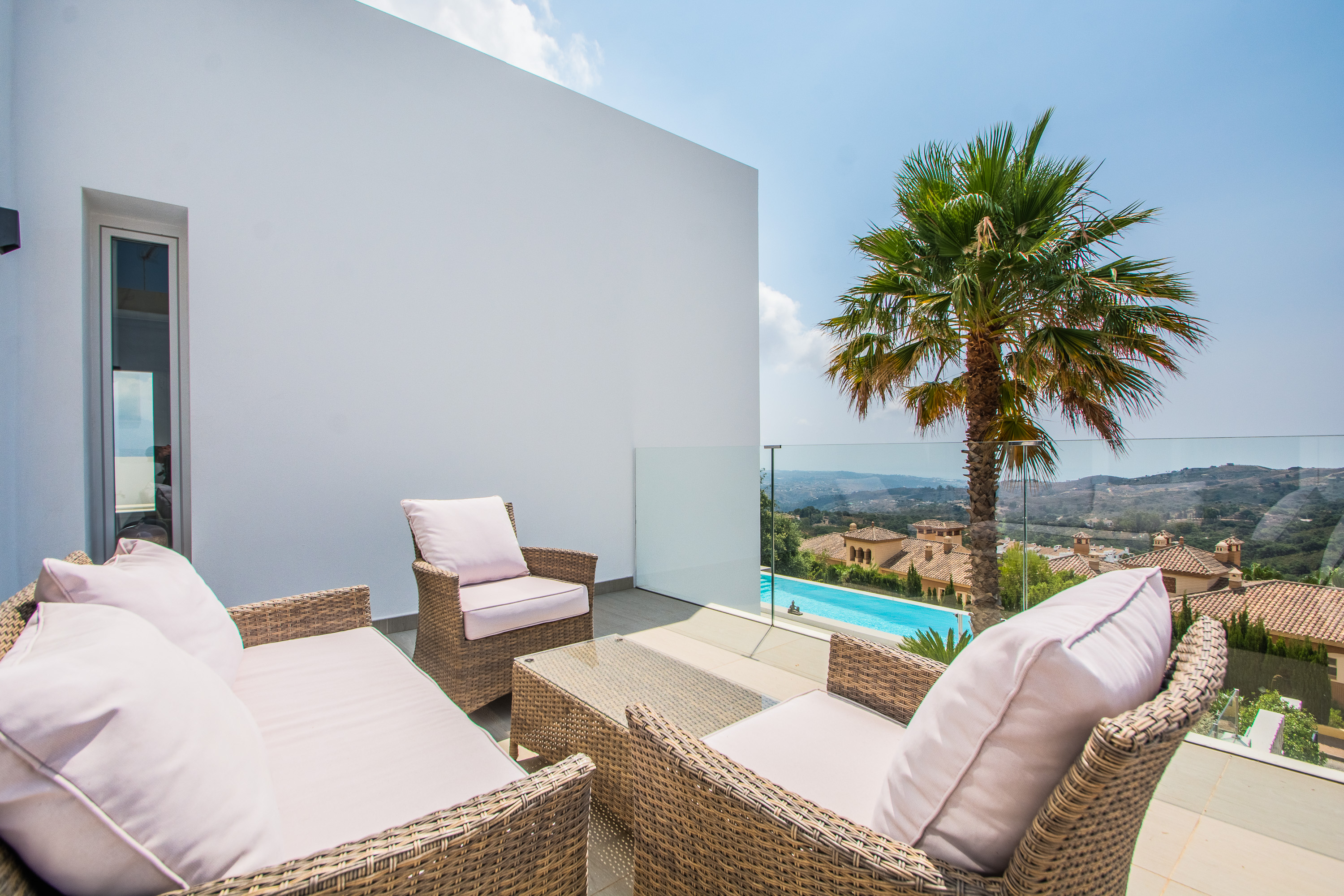 VILLA EXCEPCIONAL CON VISTAS IMPRESIONANTES EN MARBELLA ESTE - LA MAIRENA
