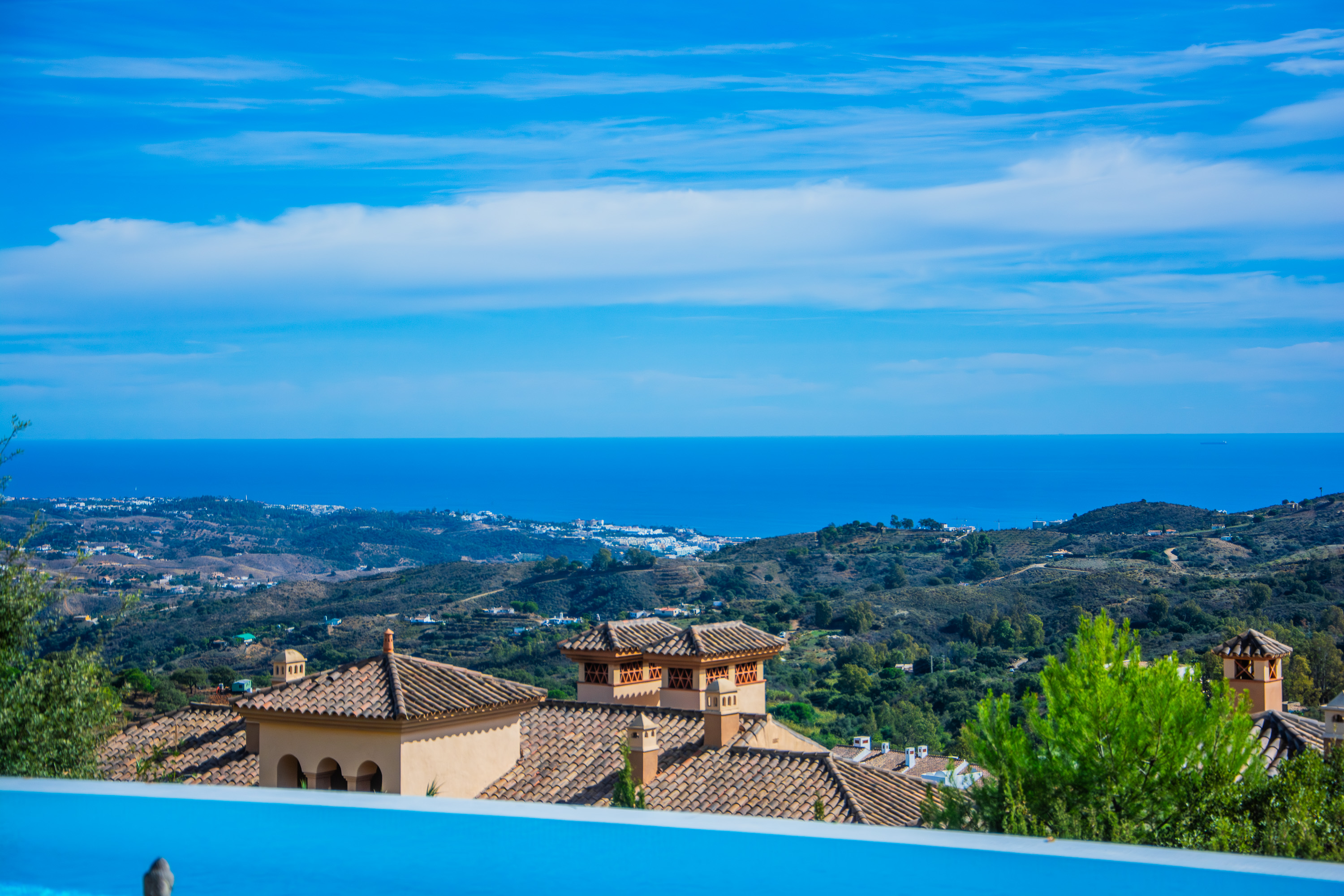 VILLA EXCEPCIONAL CON VISTAS IMPRESIONANTES EN MARBELLA ESTE - LA MAIRENA
