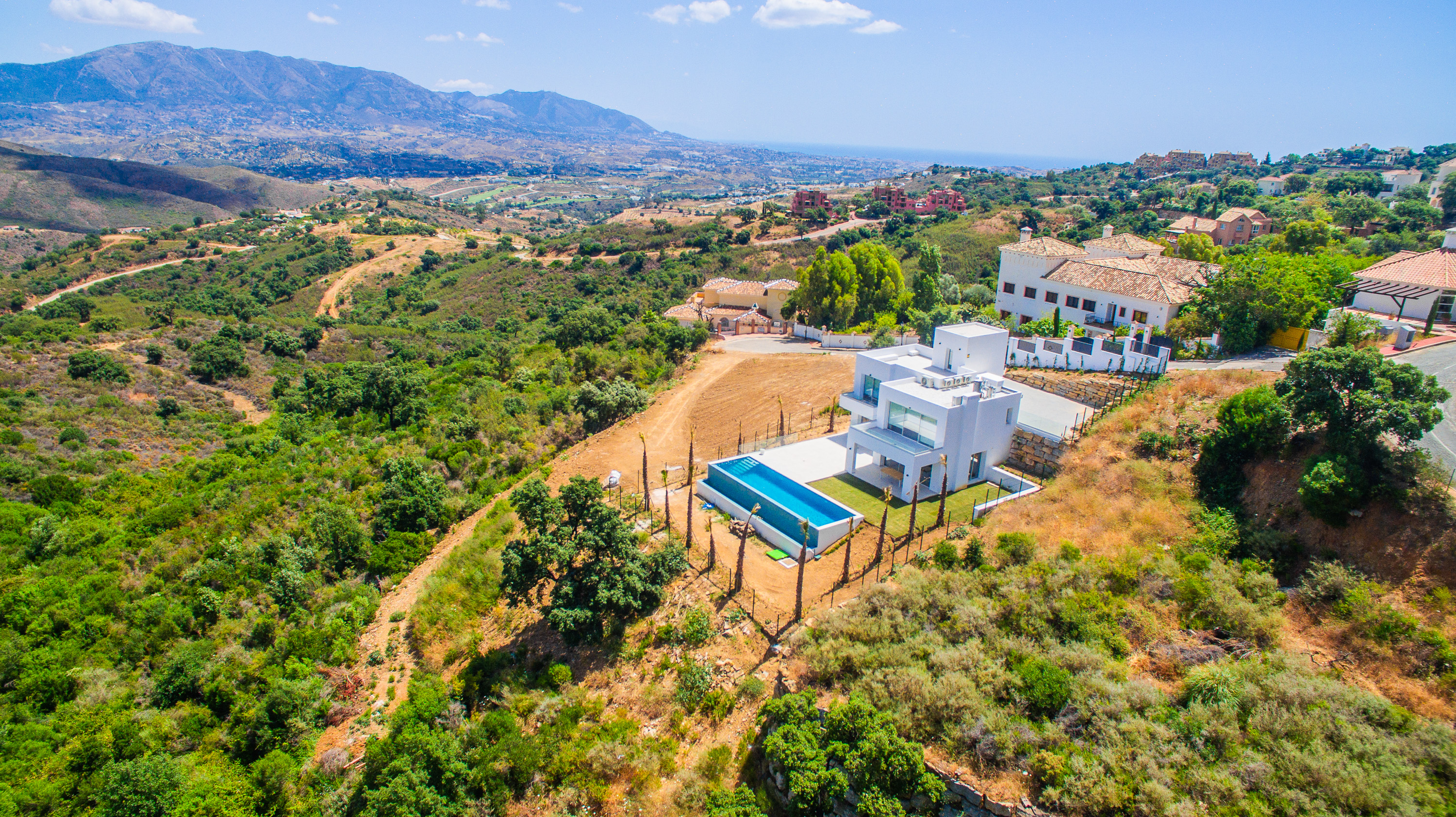 VILLA ESPECTACULAR EN LA MAIRENA, MARBELLA