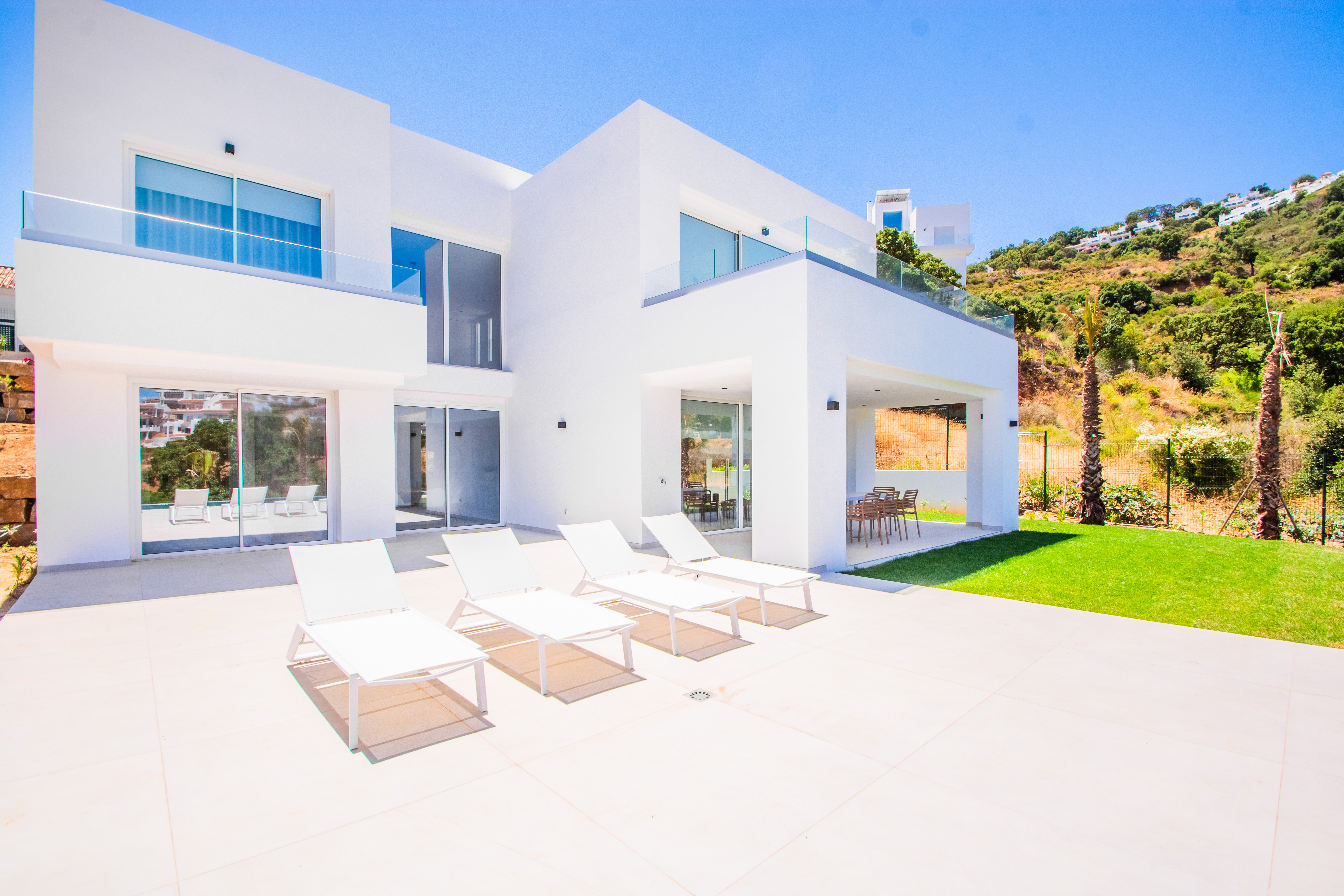 VILLA ESPECTACULAR EN LA MAIRENA, MARBELLA