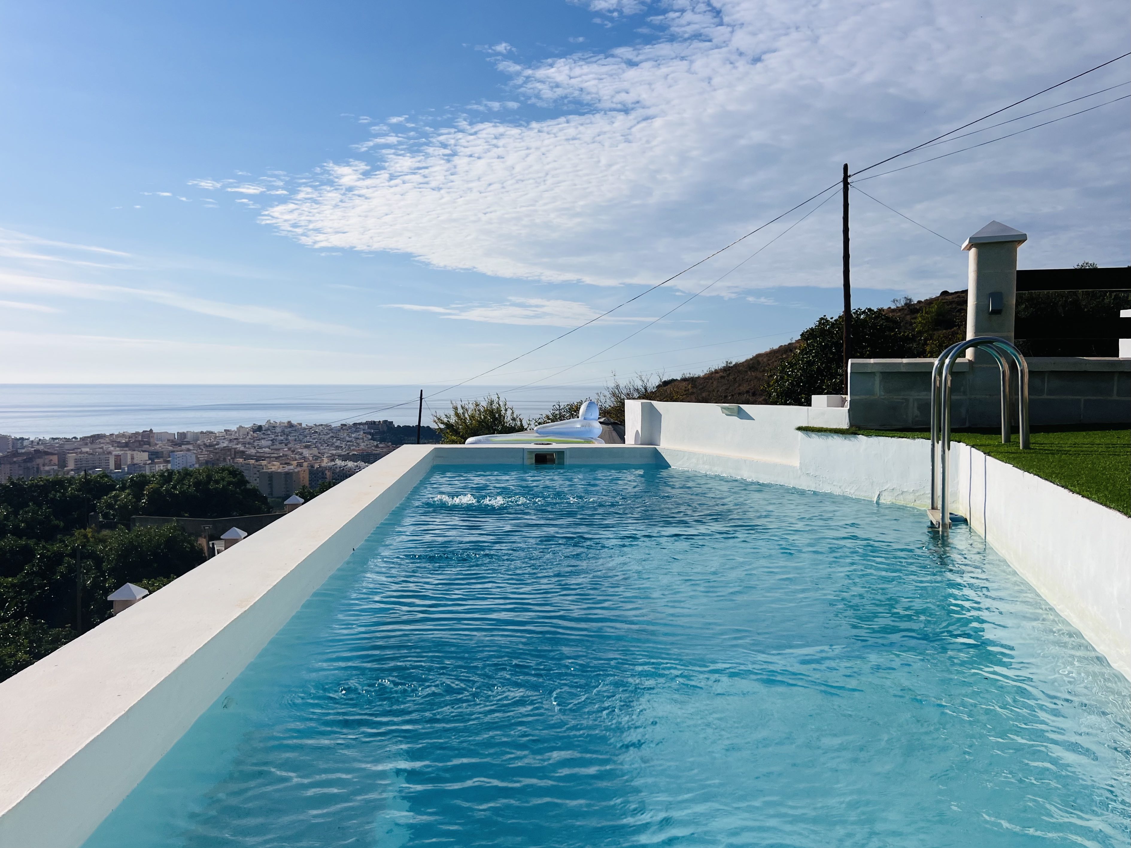 CASA DE CAMPO CON PISCINA A 10 MINUTOS DEL CENTRO