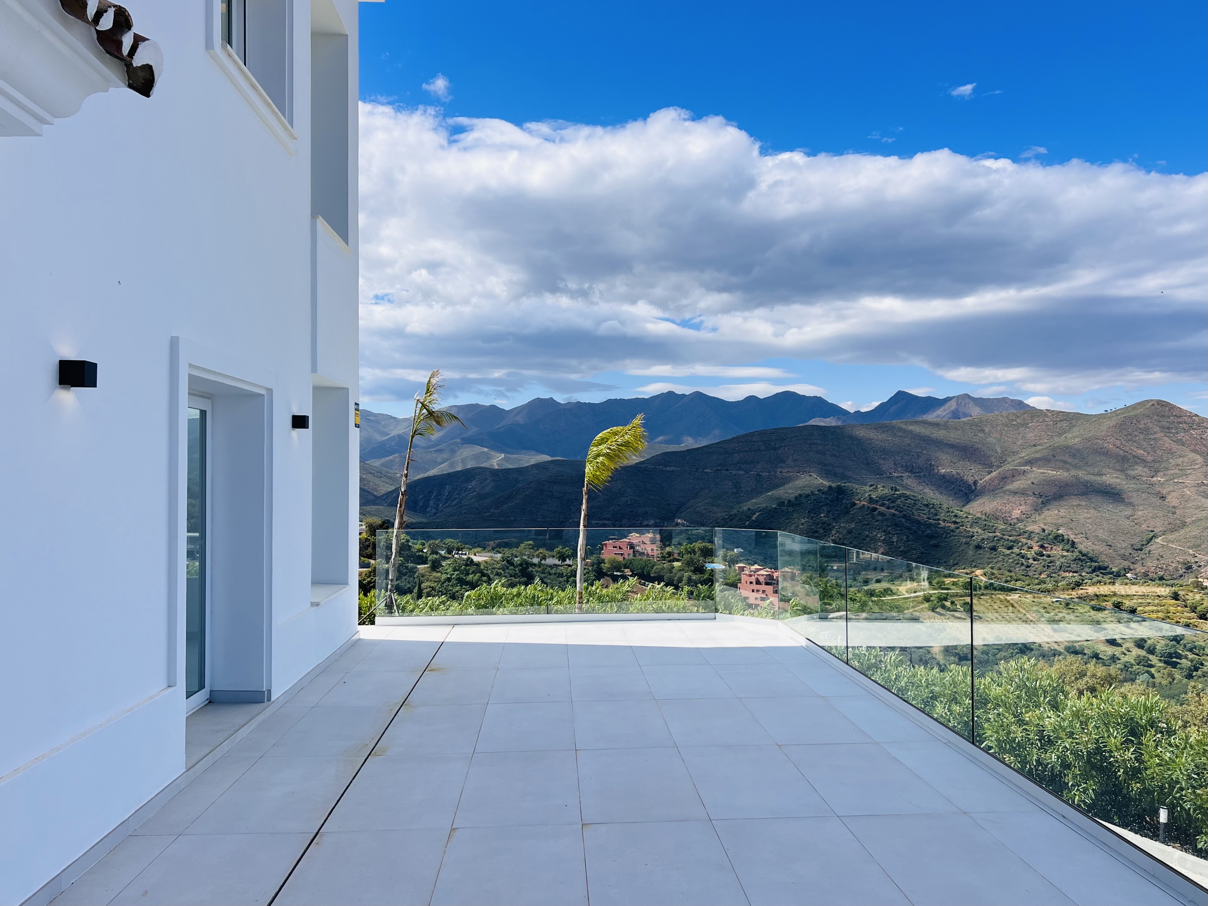 ESPECTACULAR VILLA EN OJEN, MARBELLA